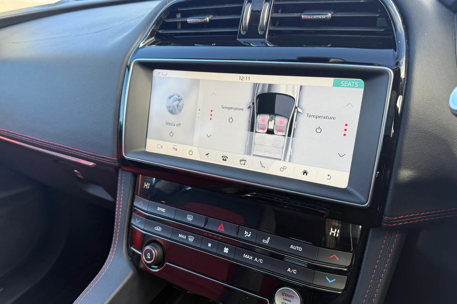 Jaguar F-PACE thumbnail image number 35