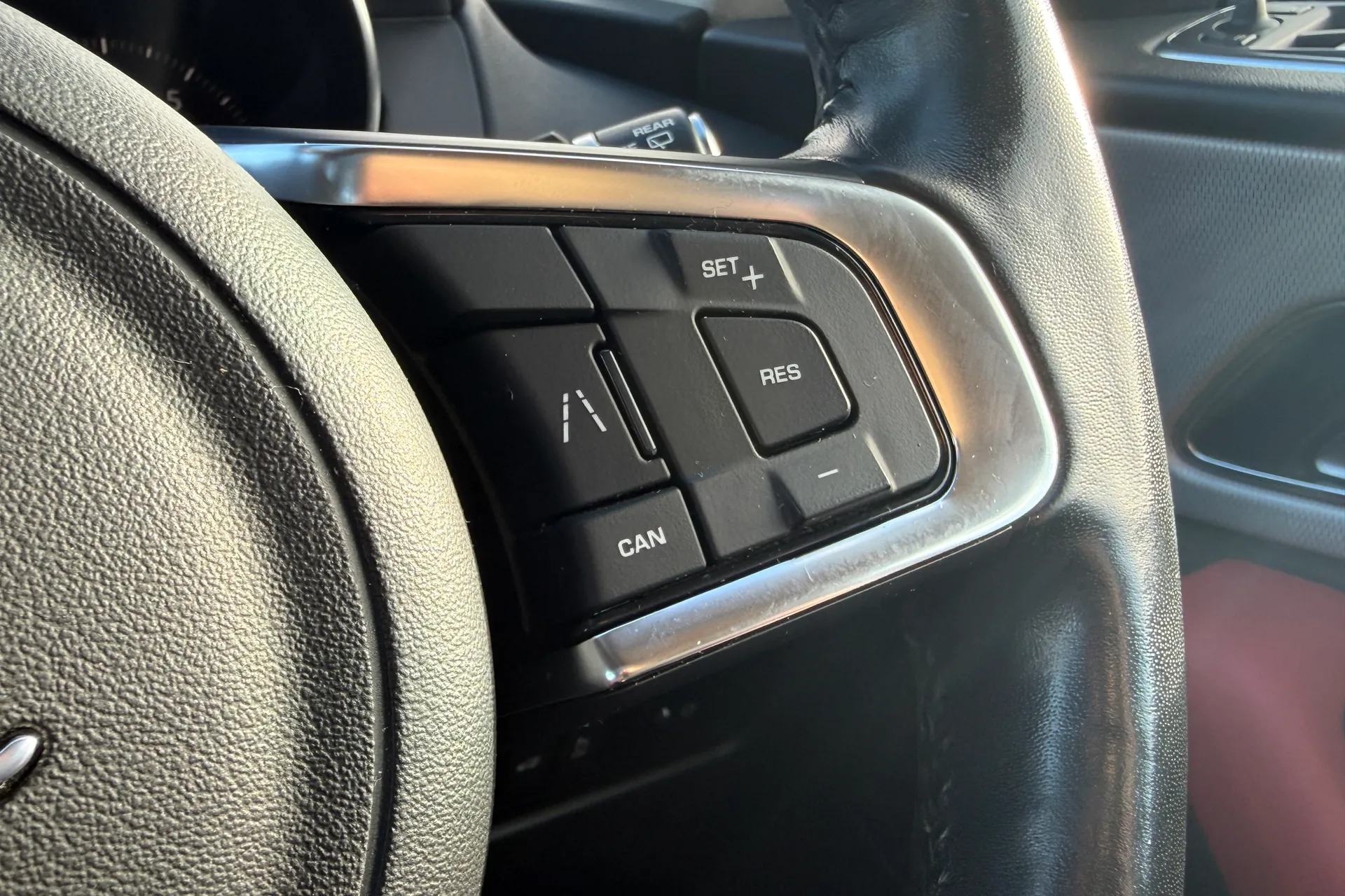 Jaguar F-PACE thumbnail image number 37