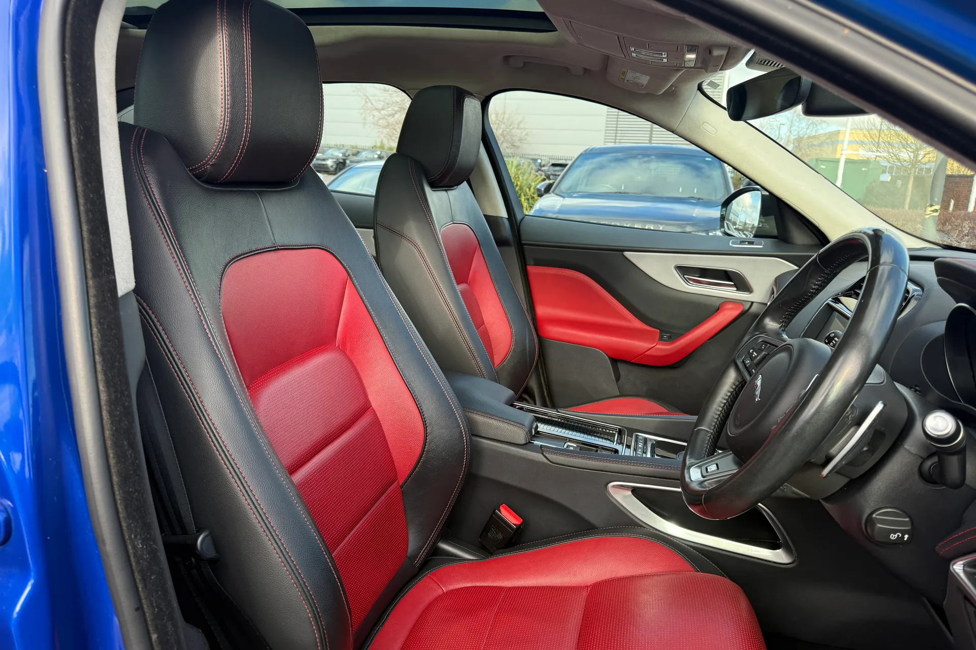 Jaguar F-PACE thumbnail image number 21