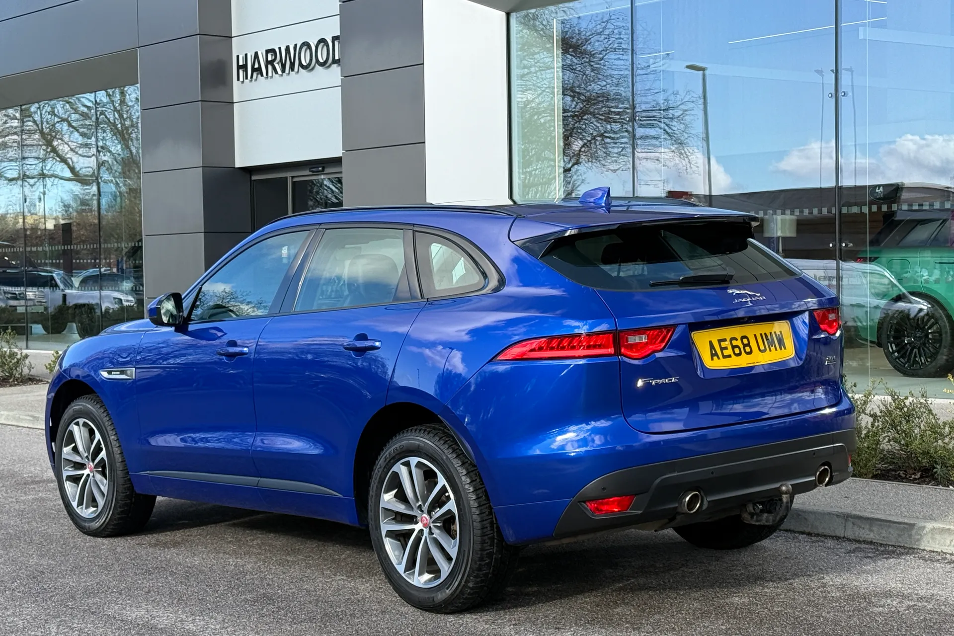 Jaguar F-PACE thumbnail image number 14
