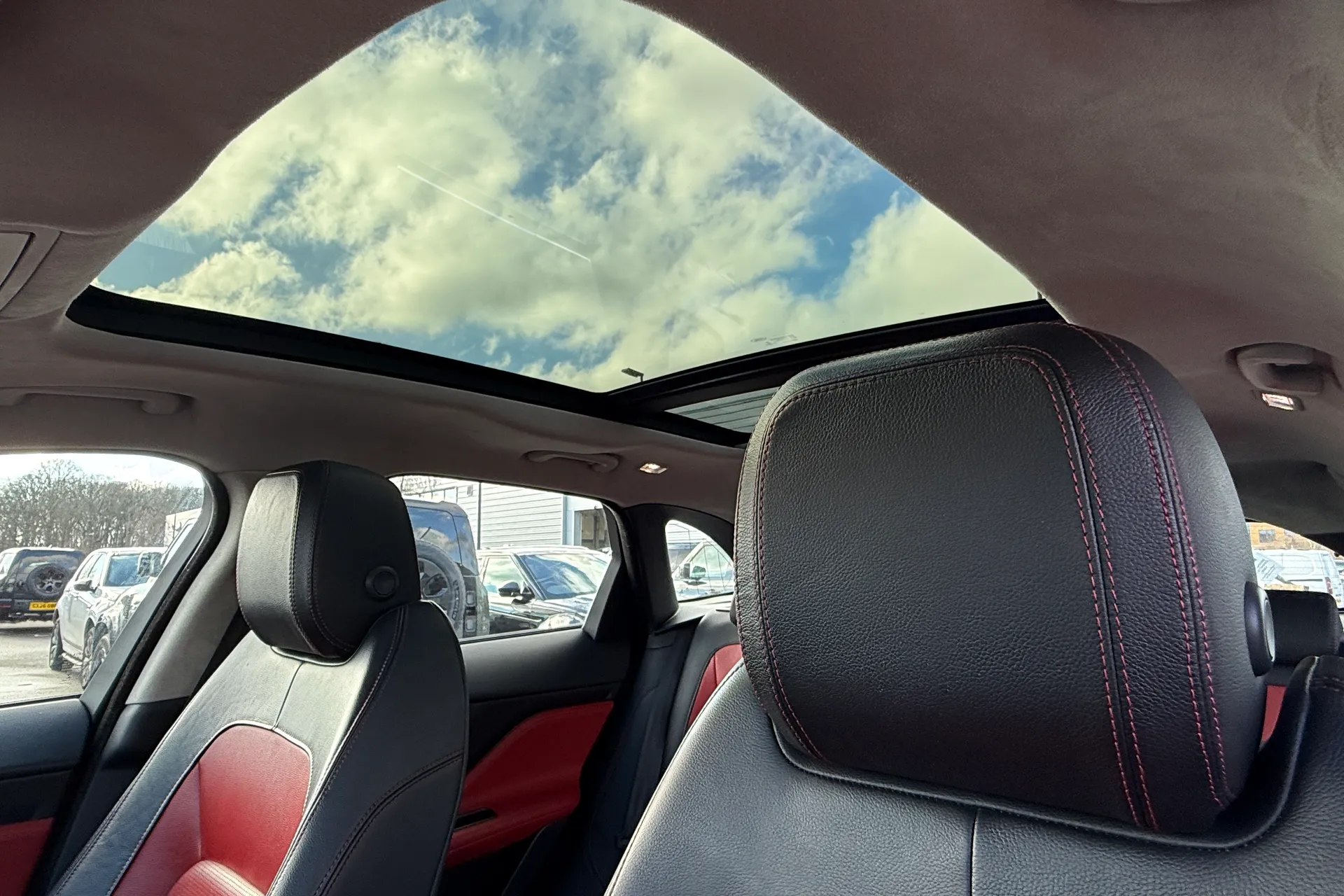 Jaguar F-PACE thumbnail image number 4