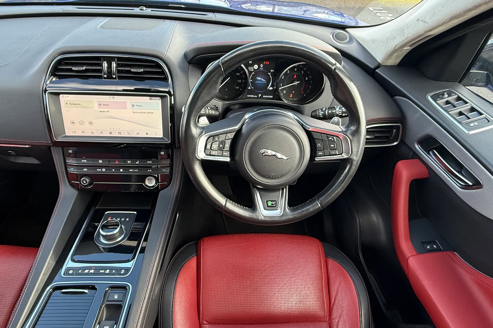 Jaguar F-PACE thumbnail image number 26