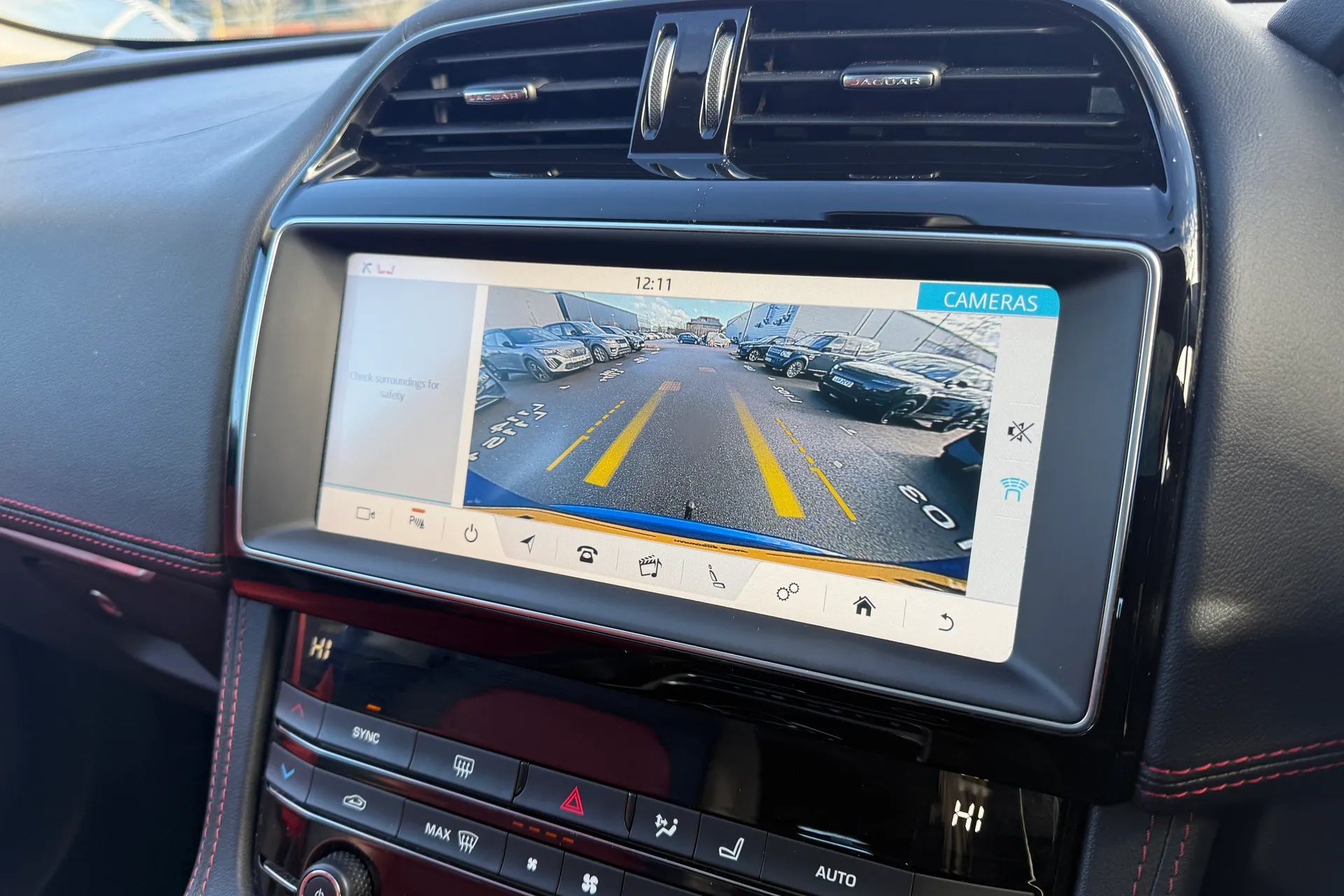 Jaguar F-PACE thumbnail image number 6