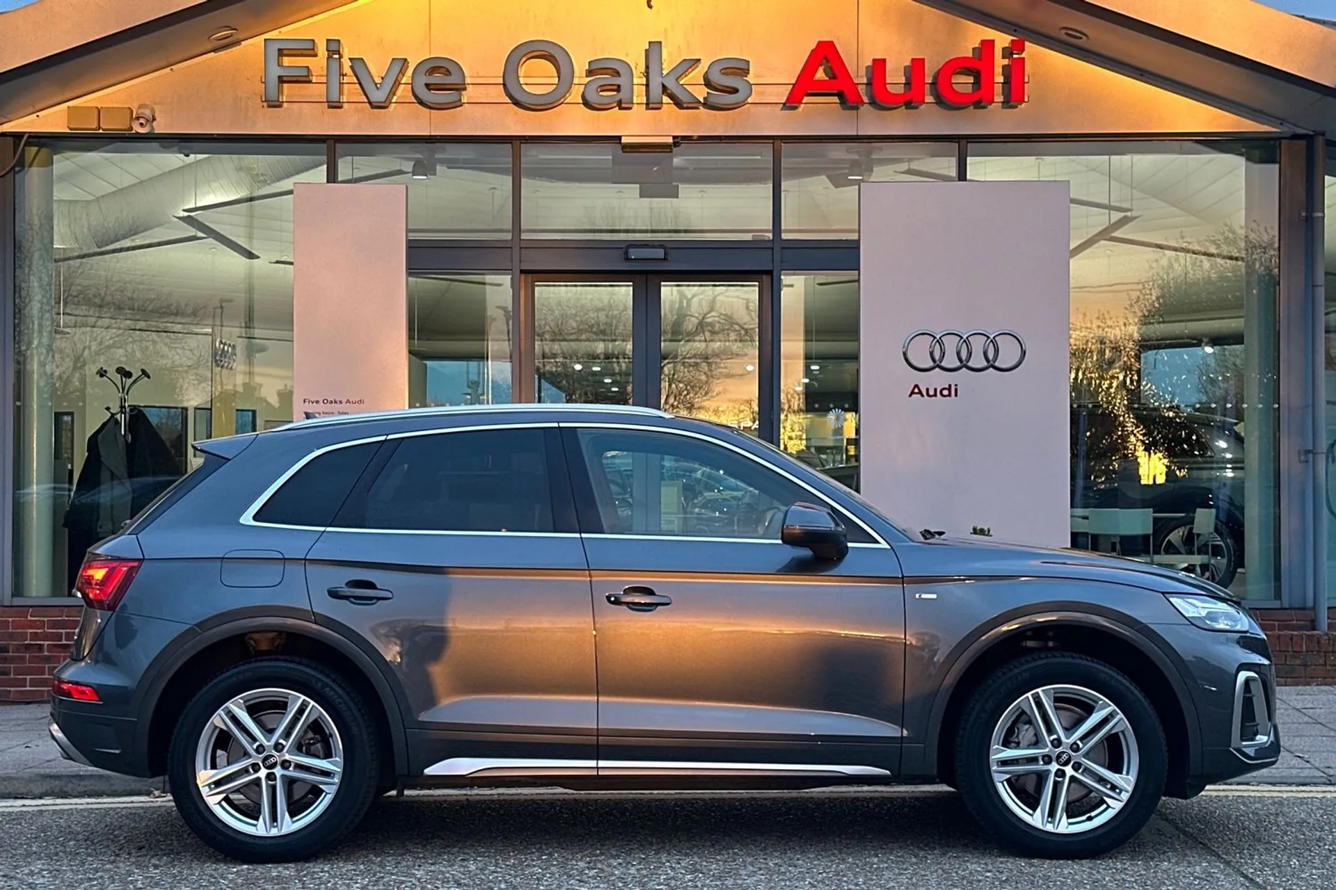 Audi Q5 thumbnail image number 2