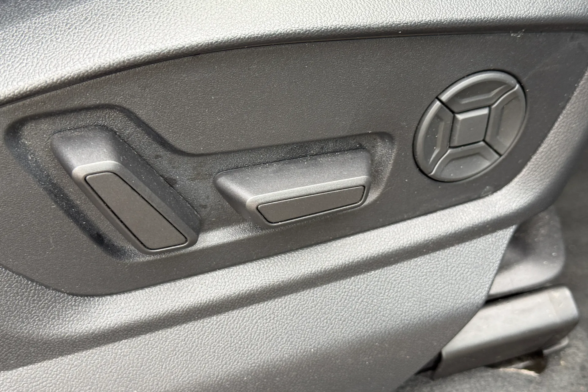 Audi Q7 thumbnail image number 28