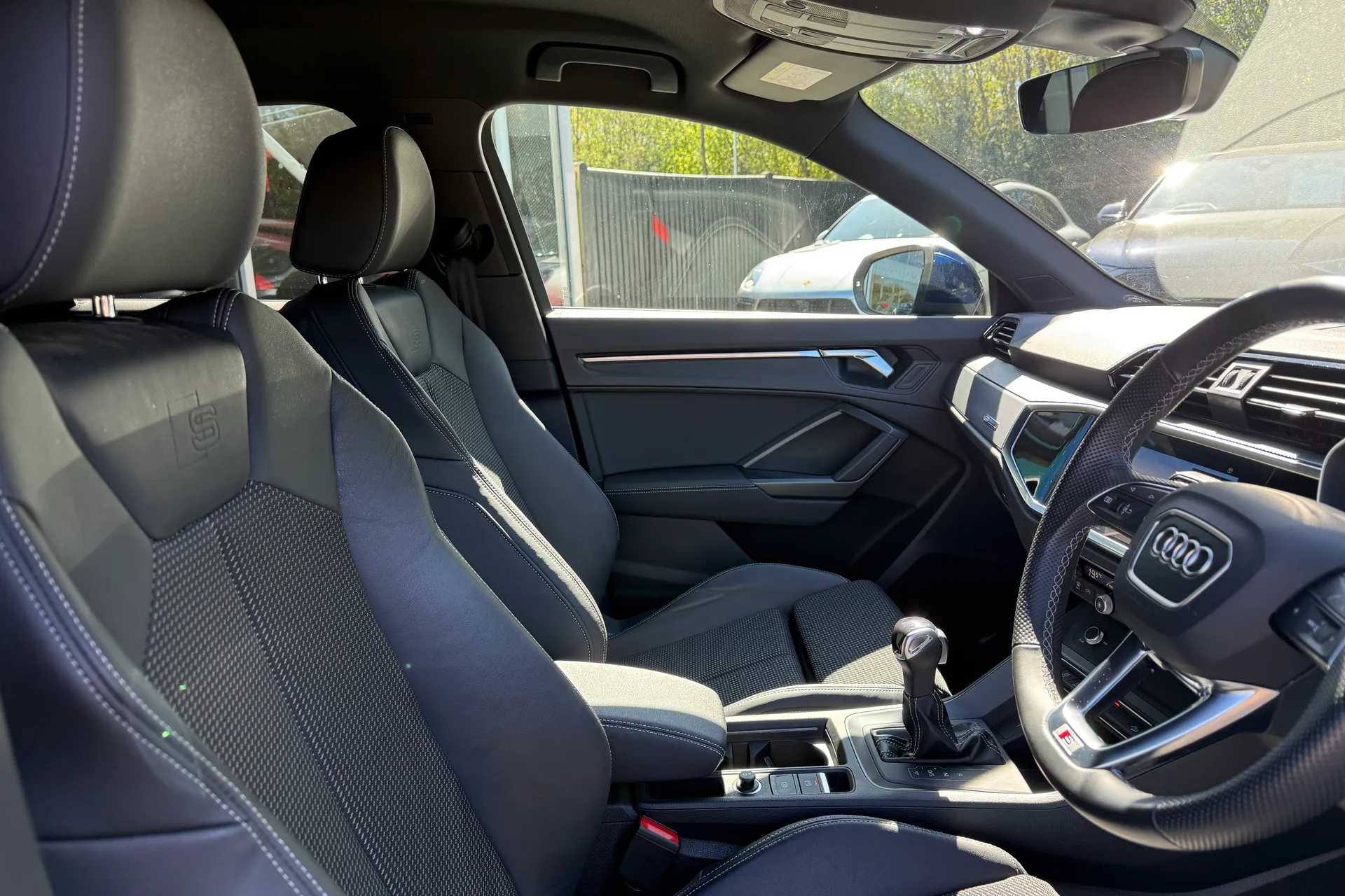 Audi Q3 thumbnail image number 28