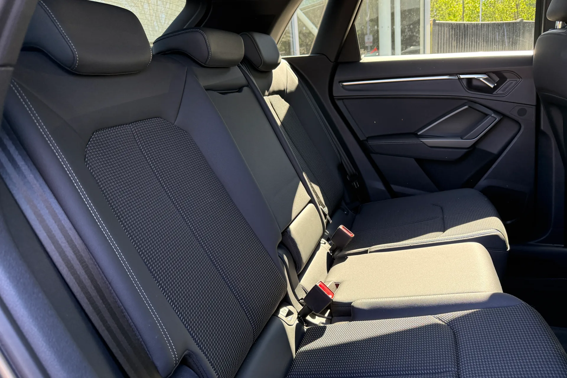 Audi Q3 thumbnail image number 32