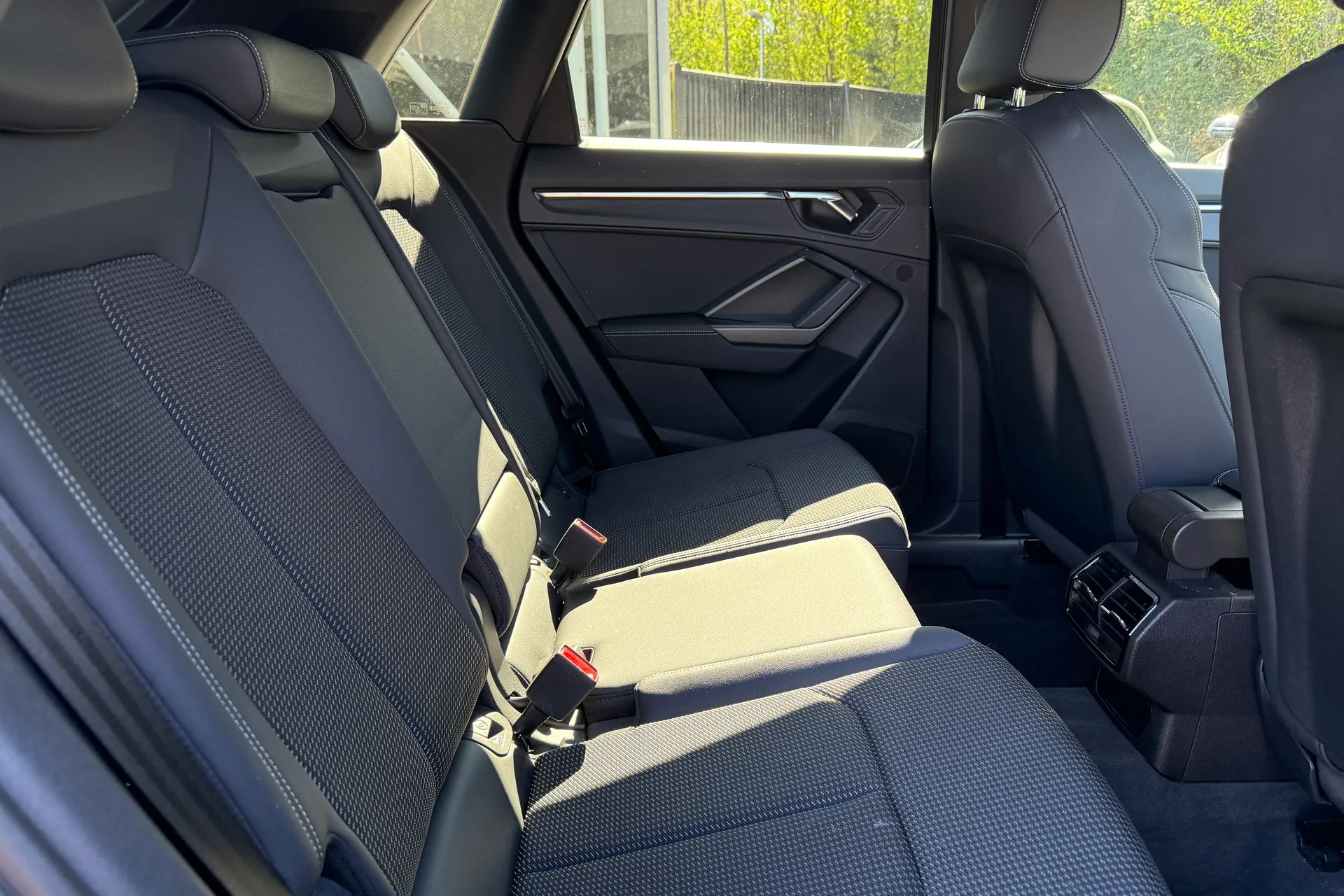 Audi Q3 thumbnail image number 33