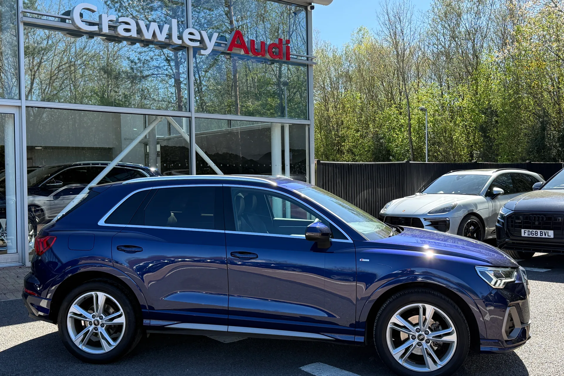 Audi Q3 thumbnail image number 2