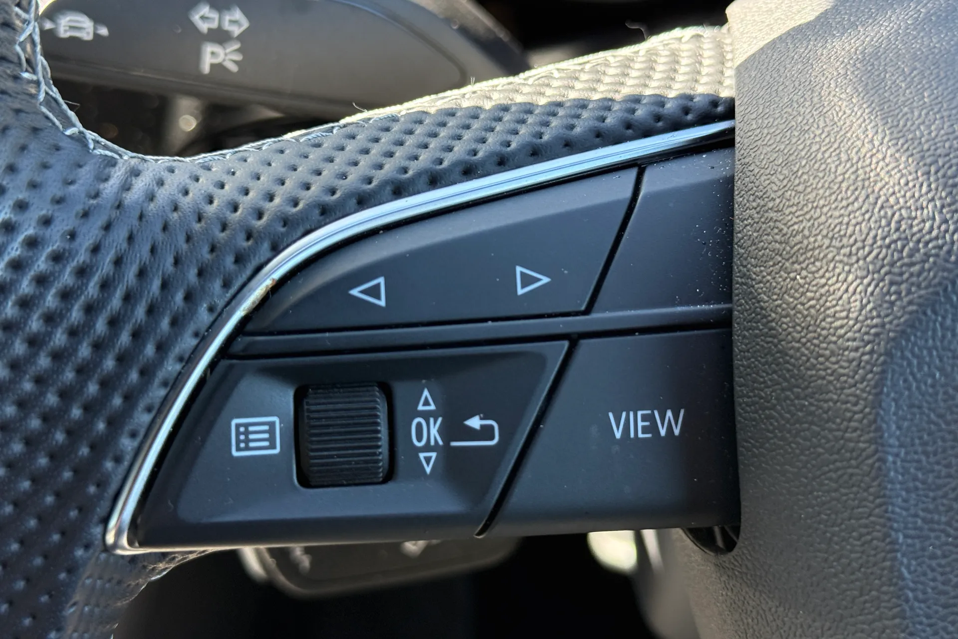 Audi Q3 thumbnail image number 20