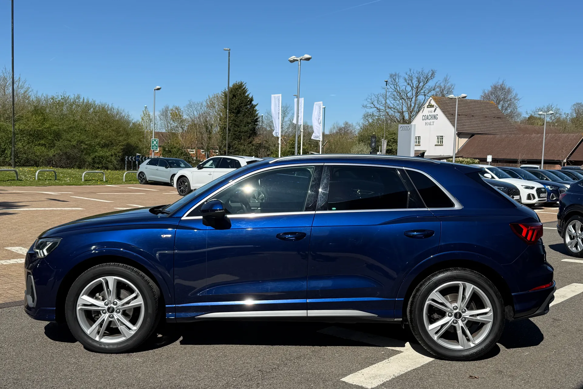 Audi Q3 thumbnail image number 48
