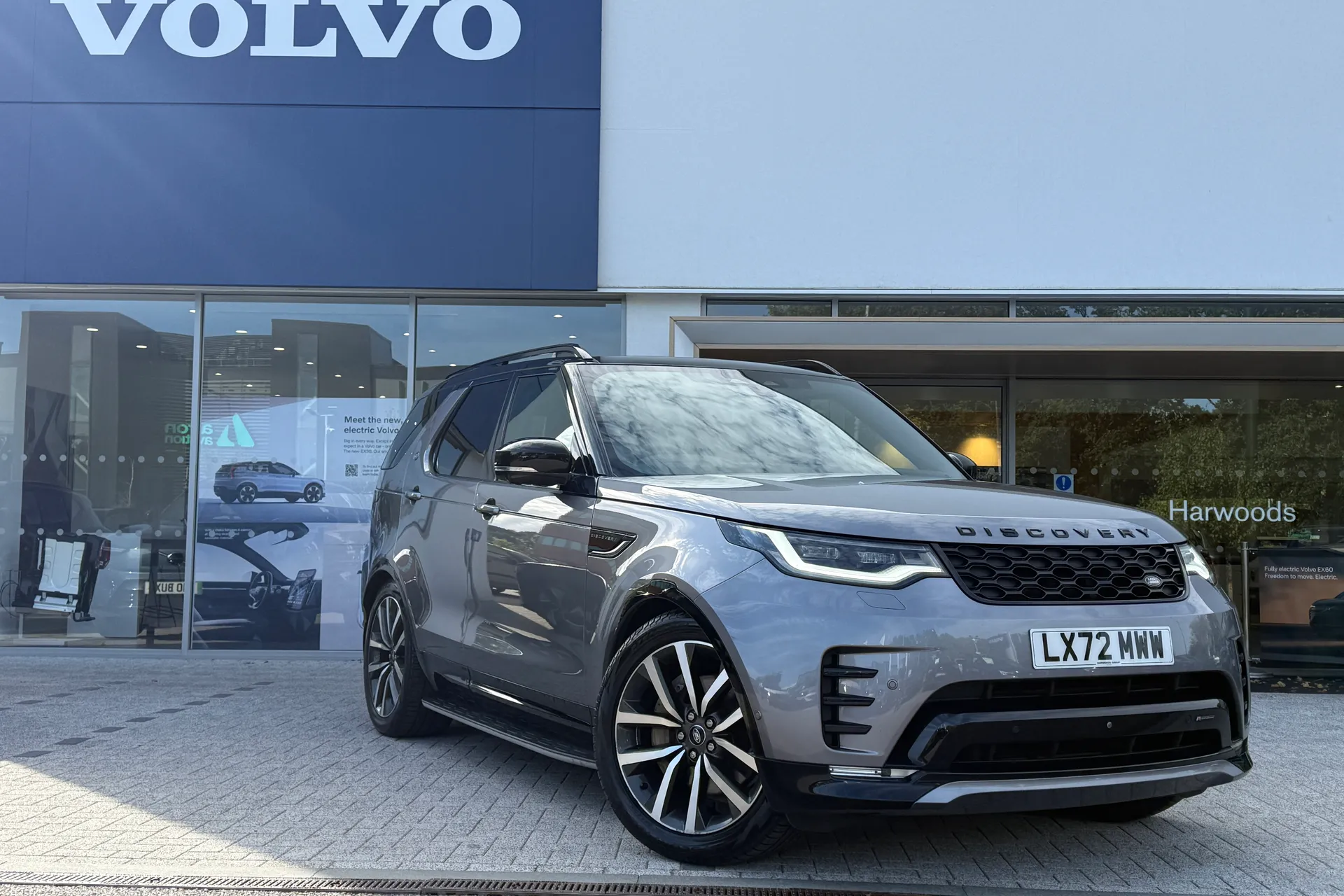 LAND ROVER DISCOVERY focused image