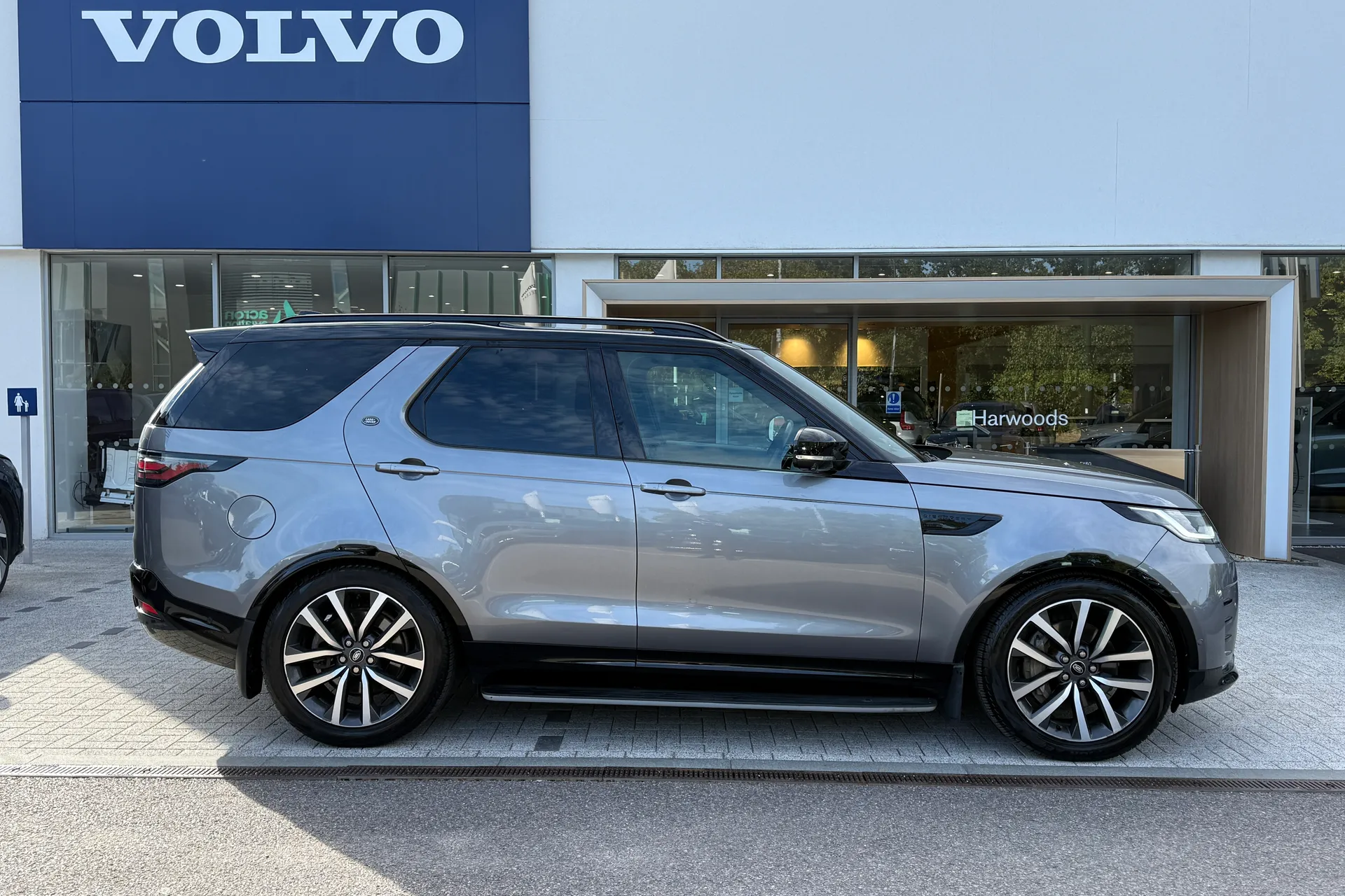 LAND ROVER DISCOVERY thumbnail image number 2