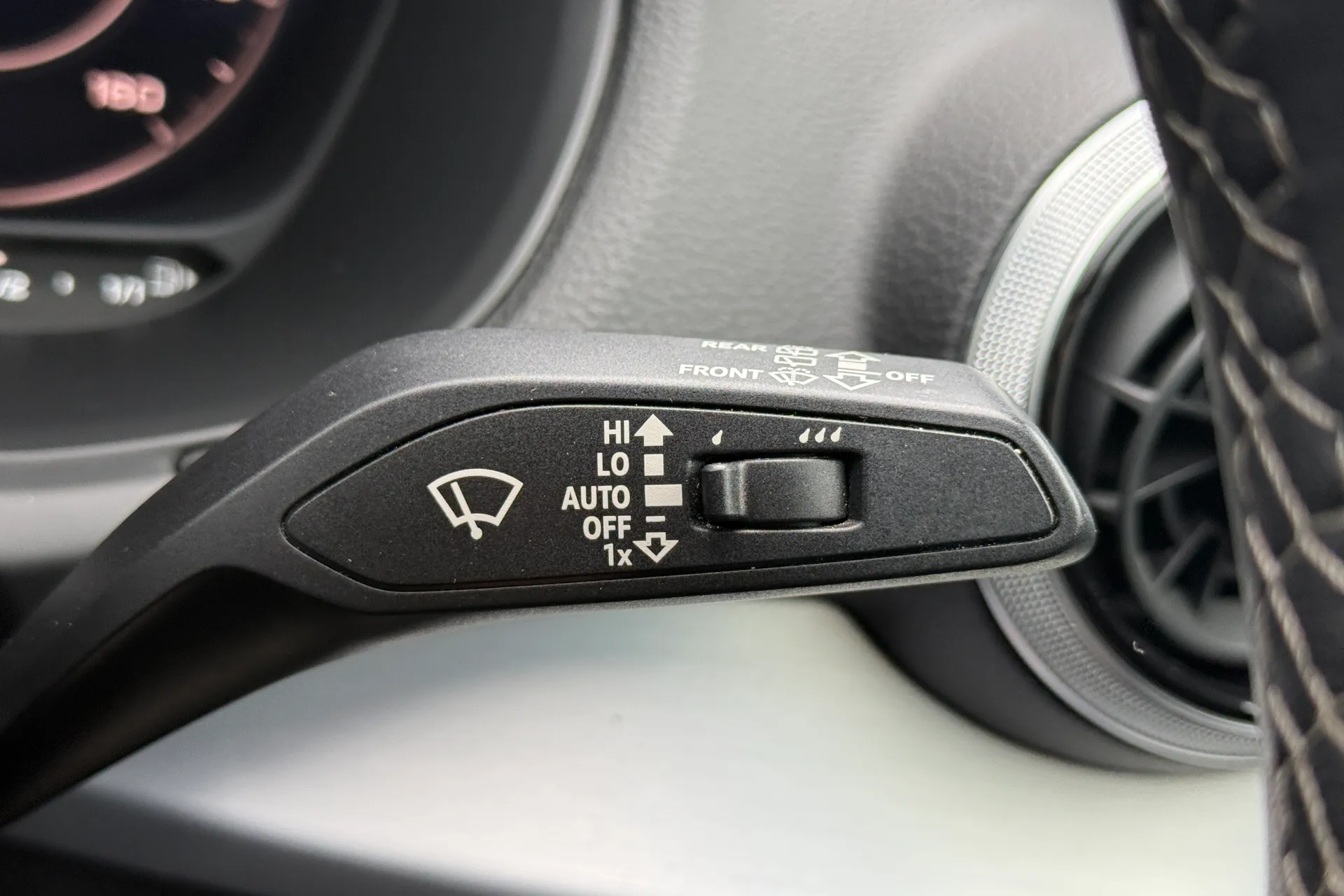 Audi Q2 thumbnail image number 23