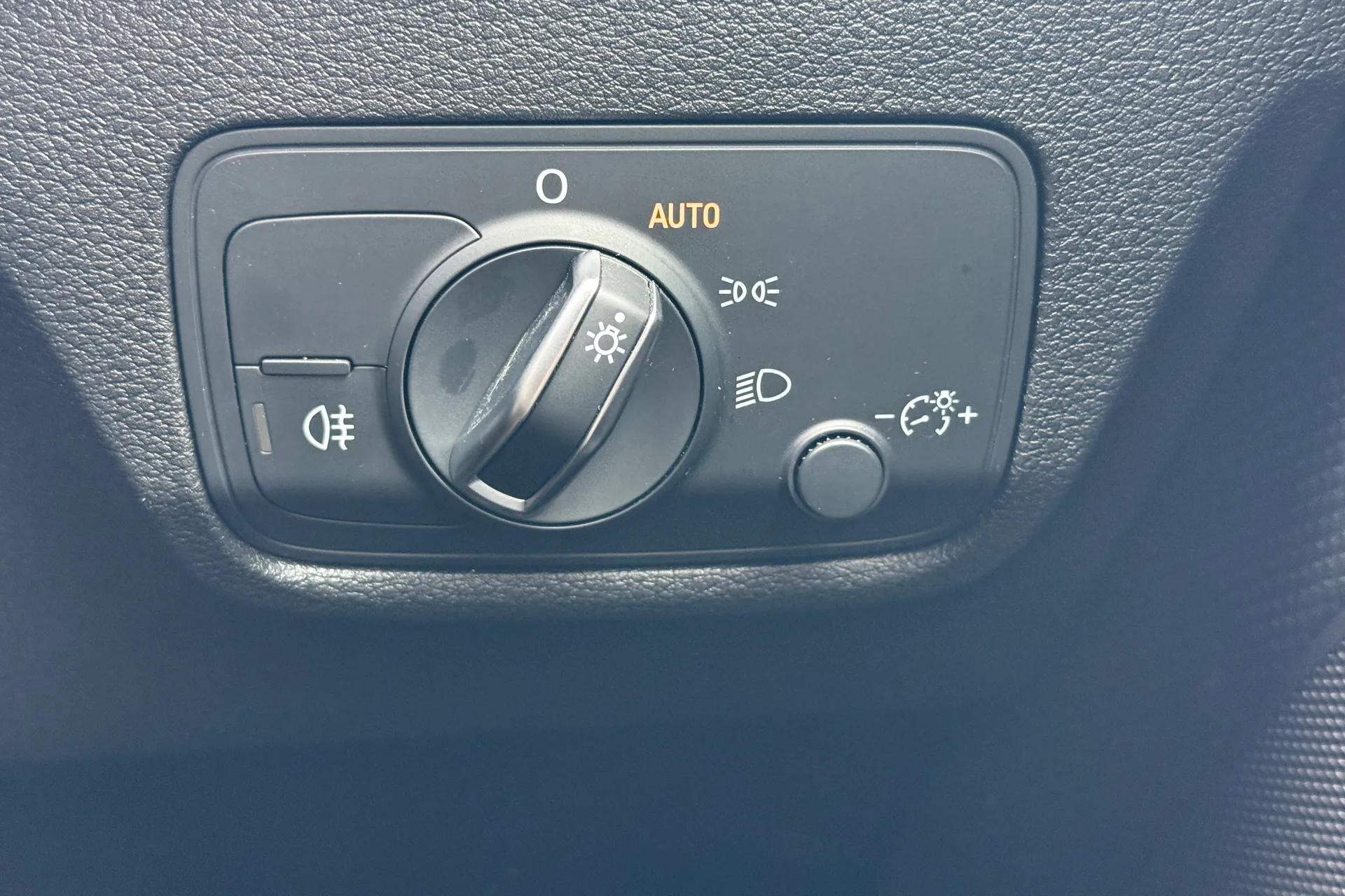 Audi Q2 thumbnail image number 24