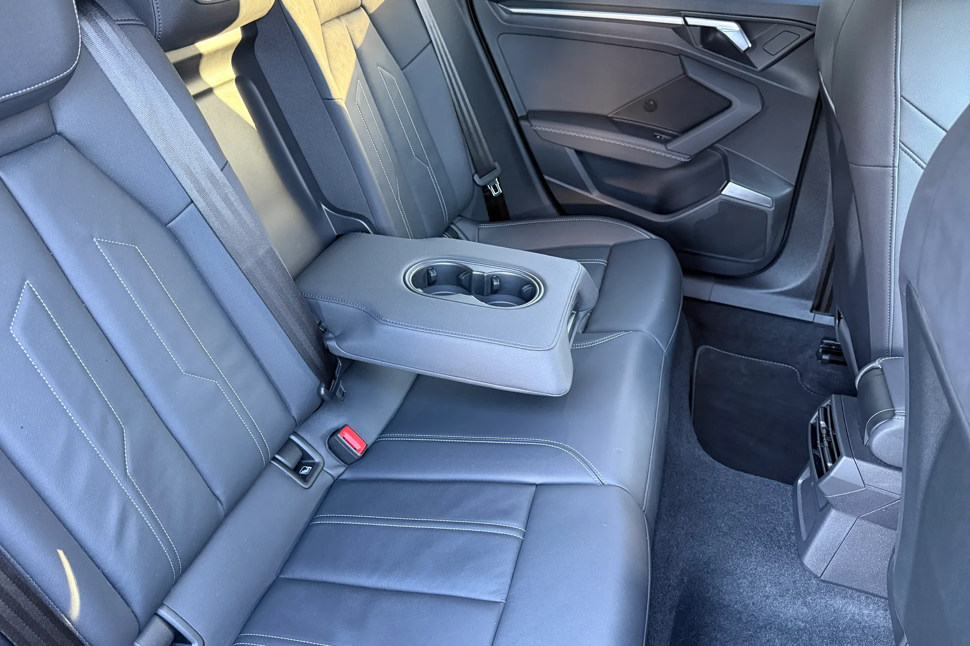 Audi A3 thumbnail image number 32