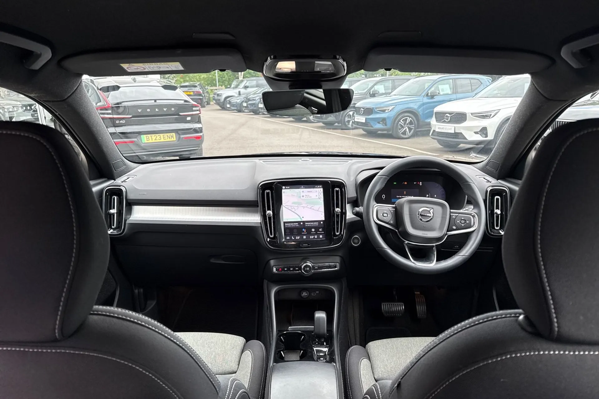 Volvo XC40 thumbnail image number 3