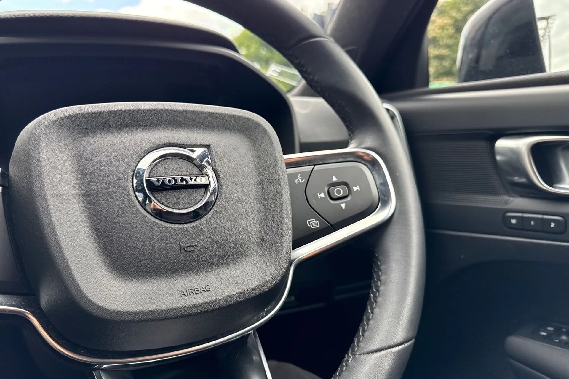 Volvo XC40 thumbnail image number 37