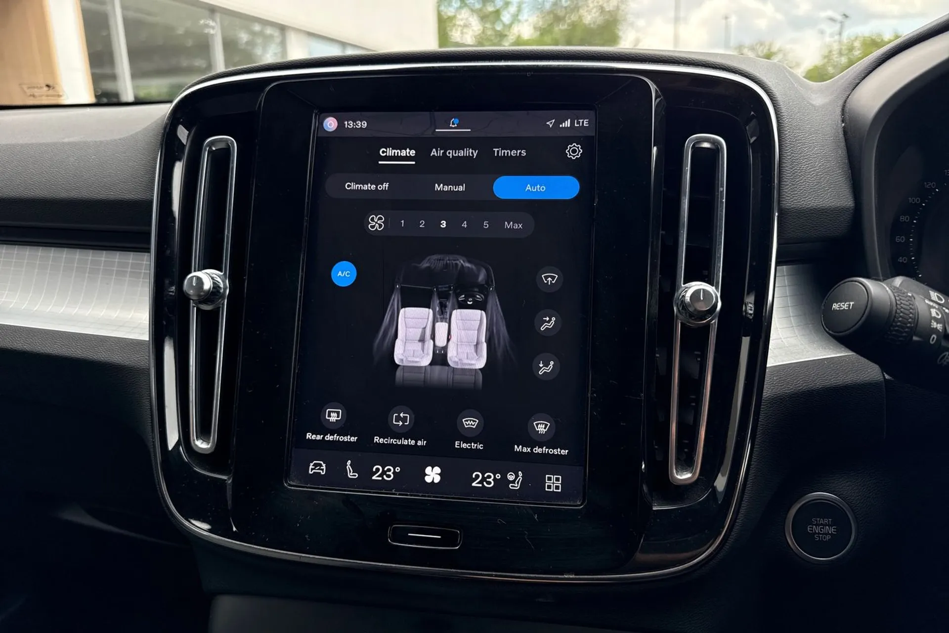 Volvo XC40 thumbnail image number 38