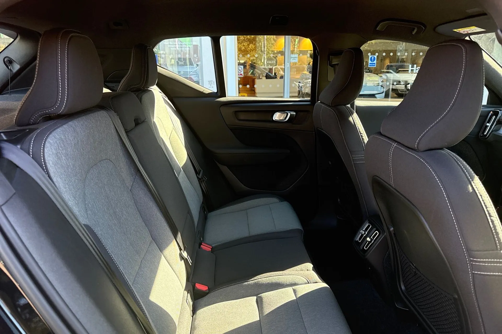 Volvo XC40 thumbnail image number 21