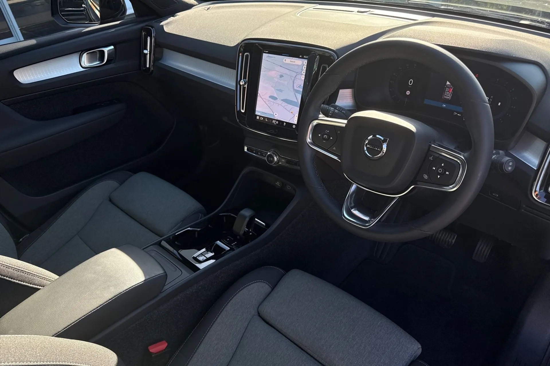 Volvo XC40 thumbnail image number 5