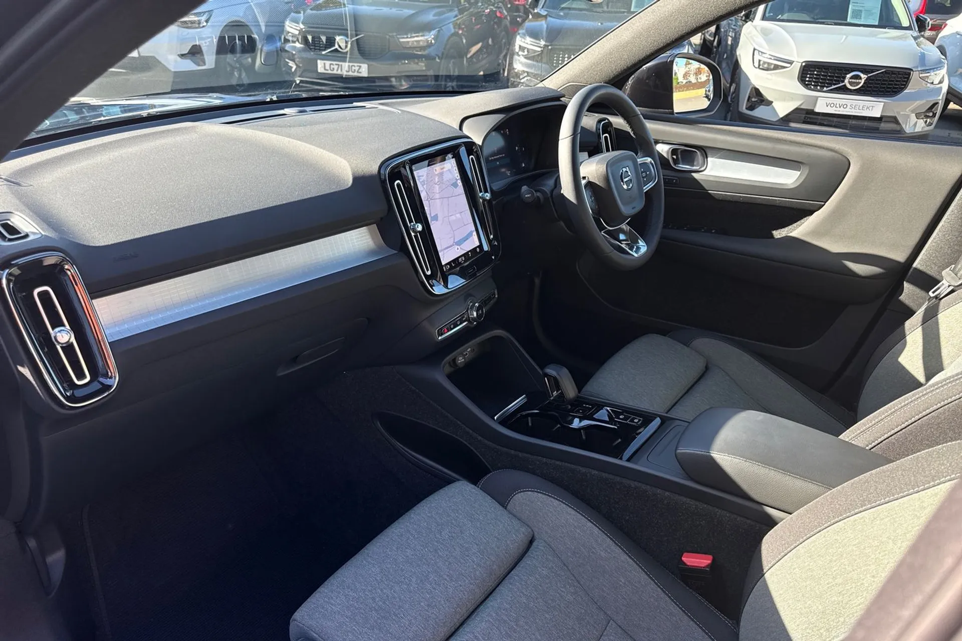 Volvo XC40 thumbnail image number 25