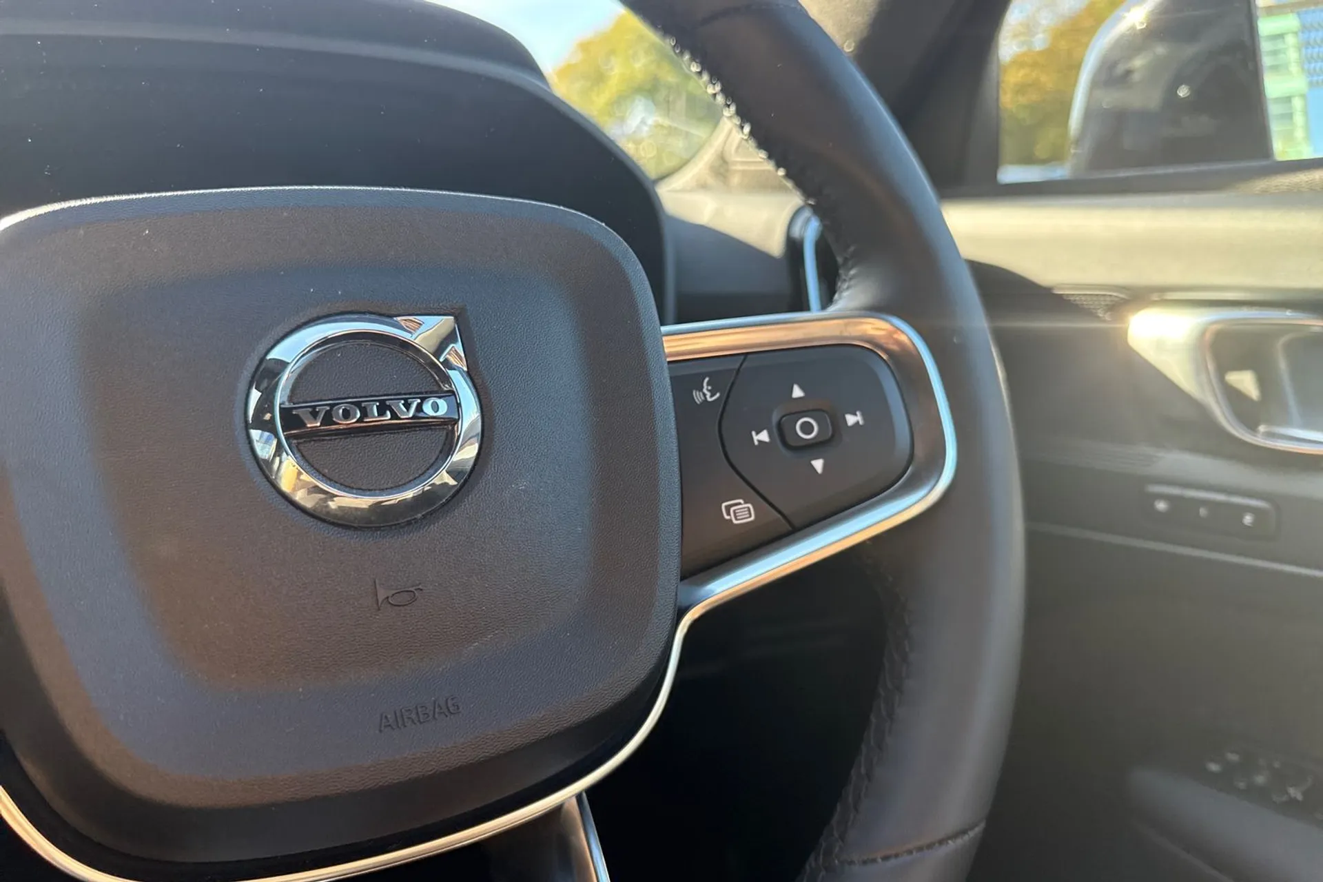 Volvo XC40 thumbnail image number 35