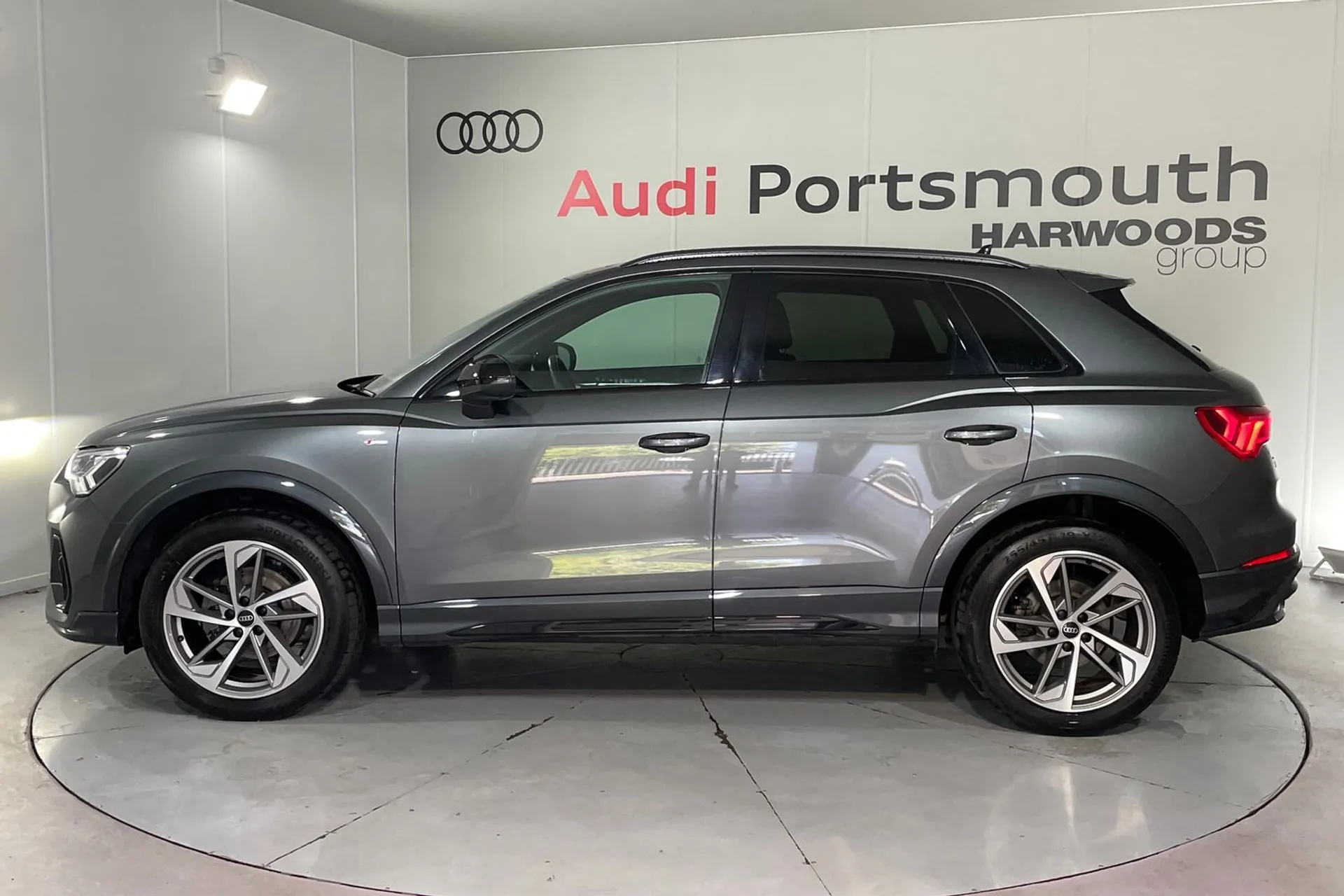 Audi Q3 thumbnail image number 11