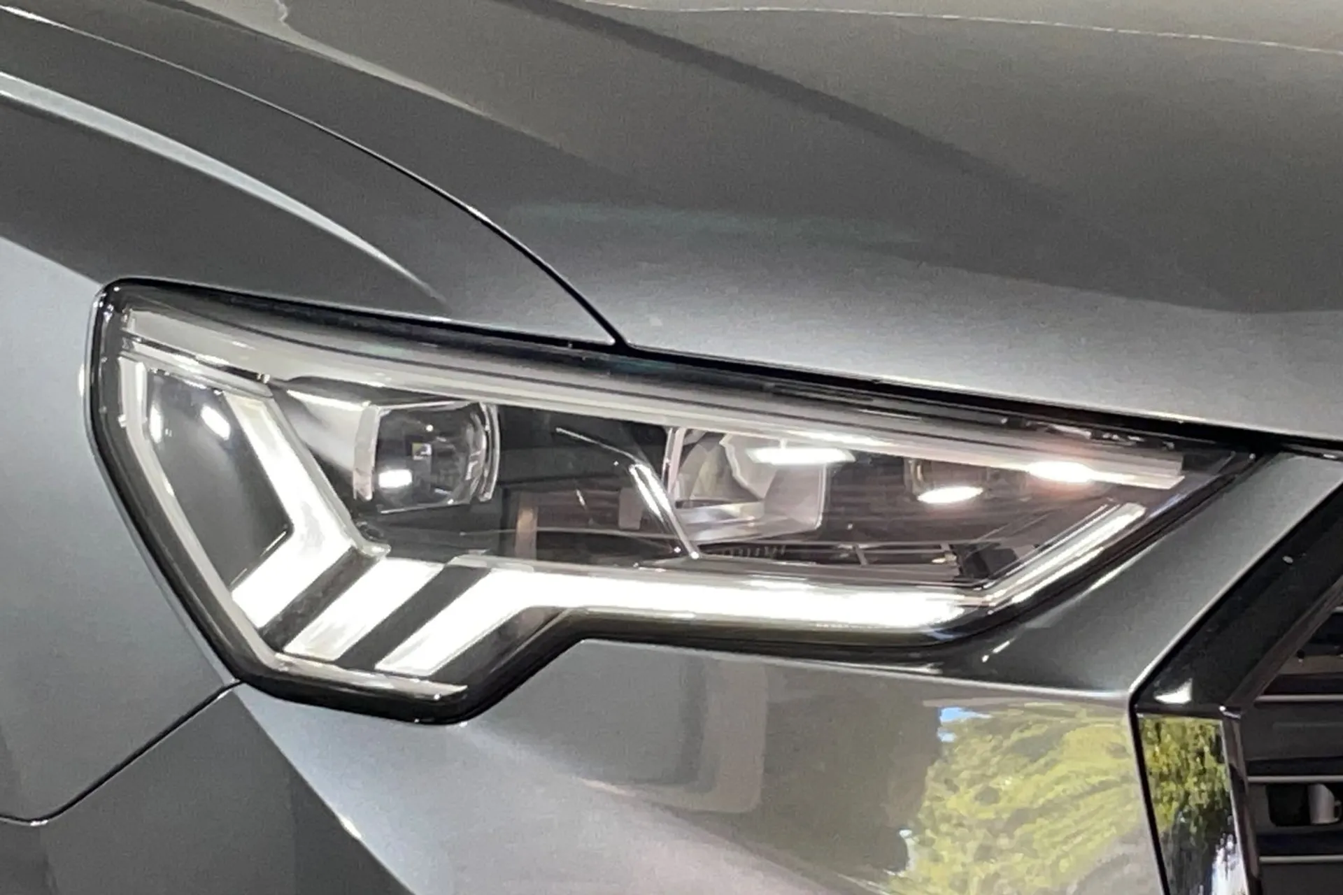 Audi Q3 thumbnail image number 15
