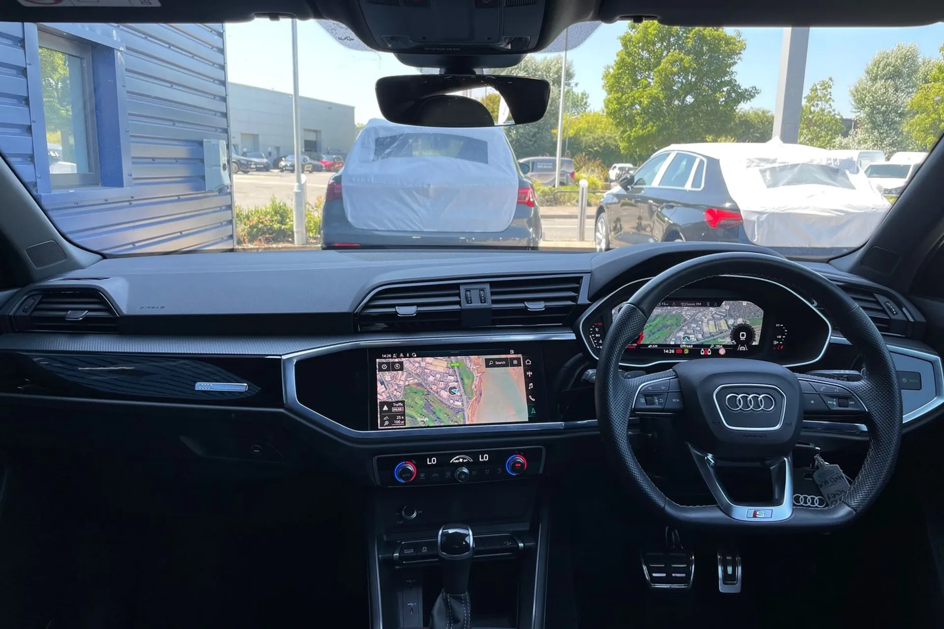 Audi Q3 thumbnail image number 3