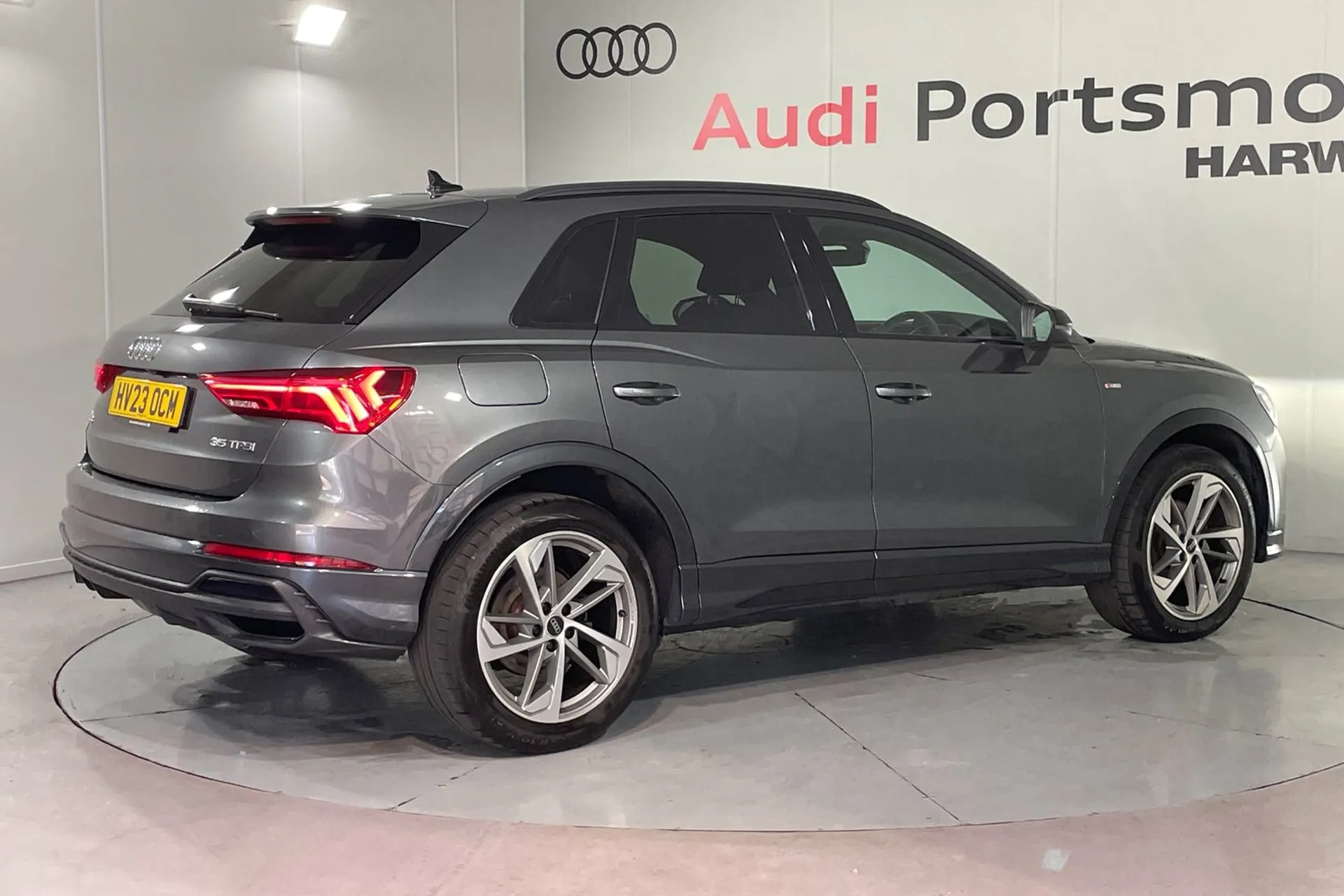 Audi Q3 thumbnail image number 10