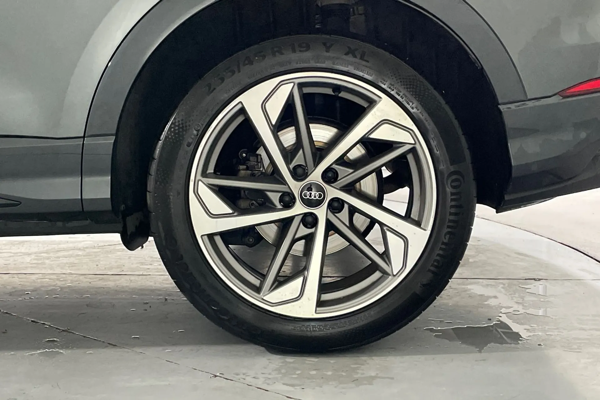 Audi Q3 thumbnail image number 12