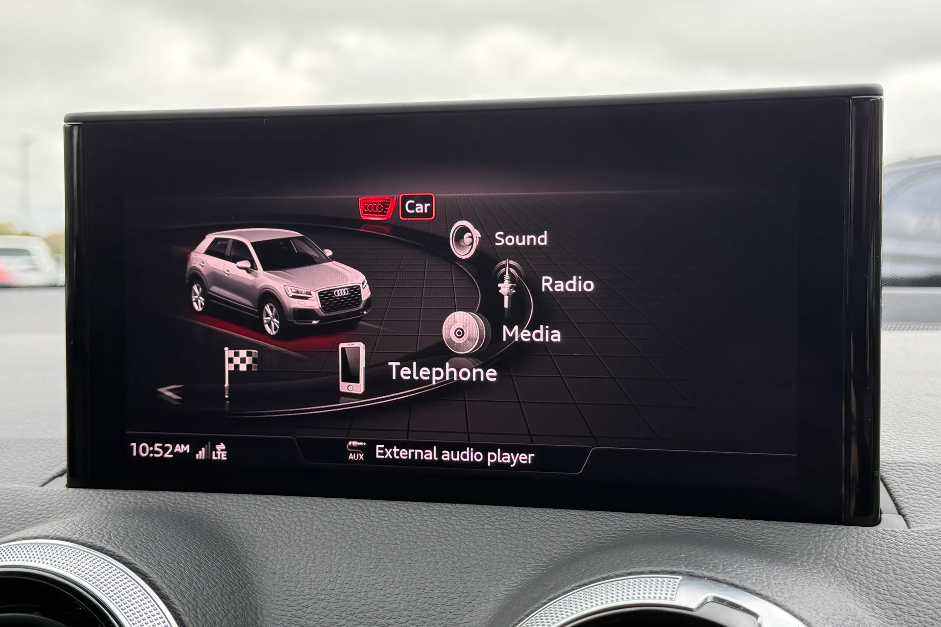 Audi Q2 thumbnail image number 10