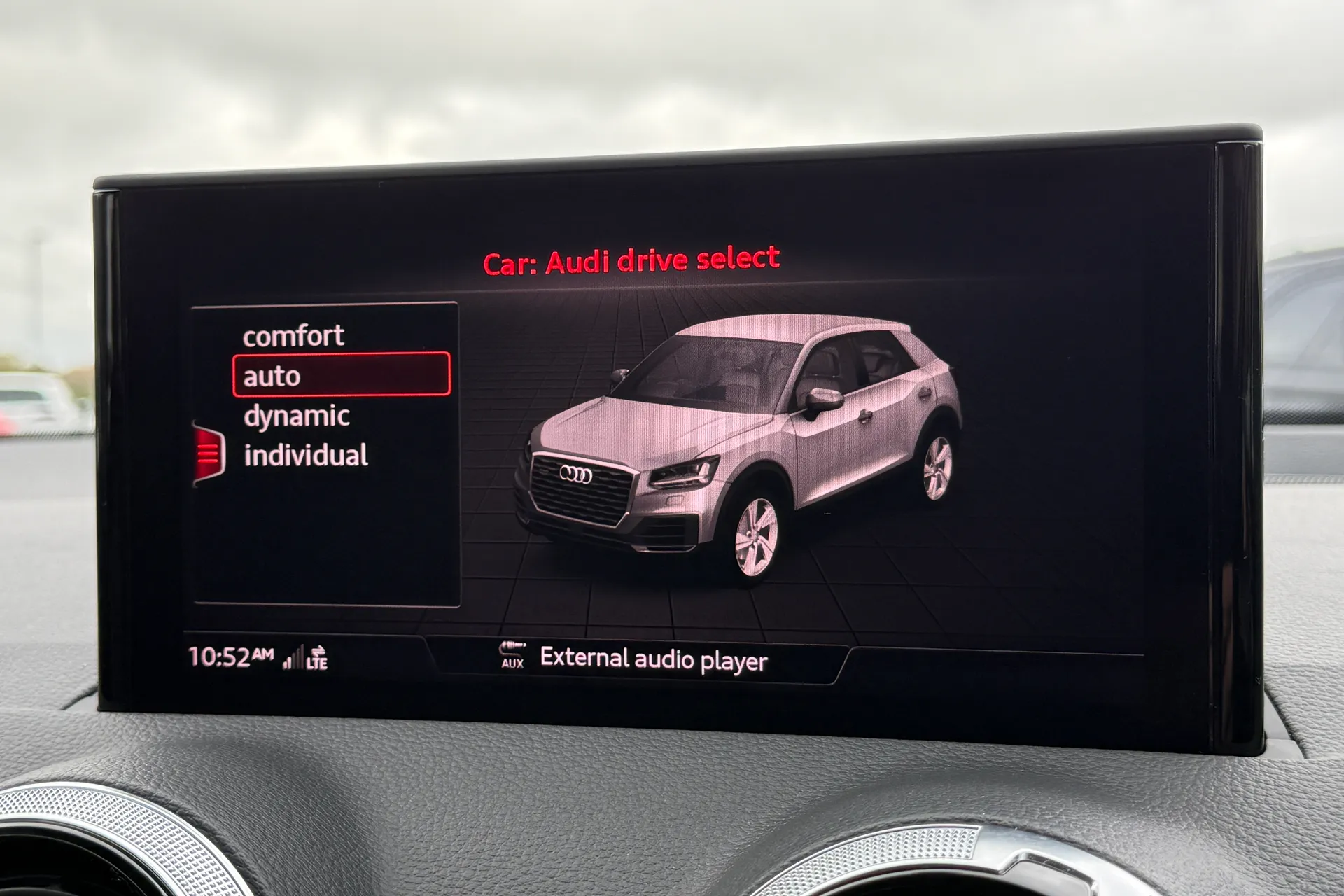 Audi Q2 thumbnail image number 7