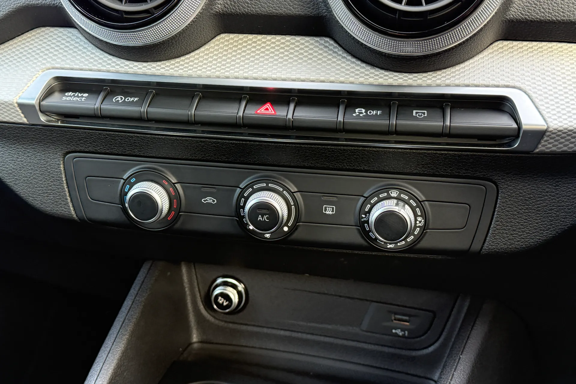 Audi Q2 thumbnail image number 12