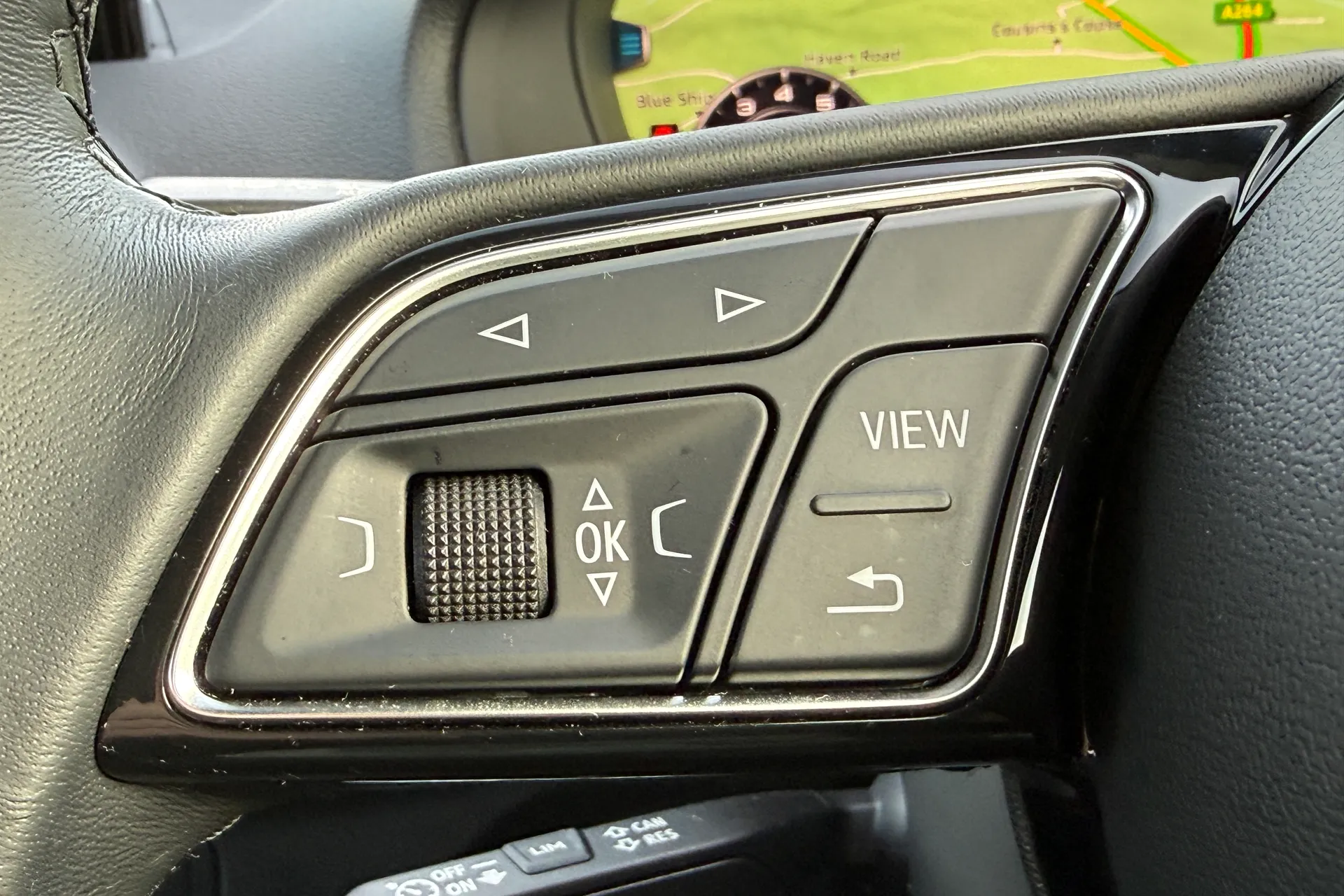 Audi Q2 thumbnail image number 16