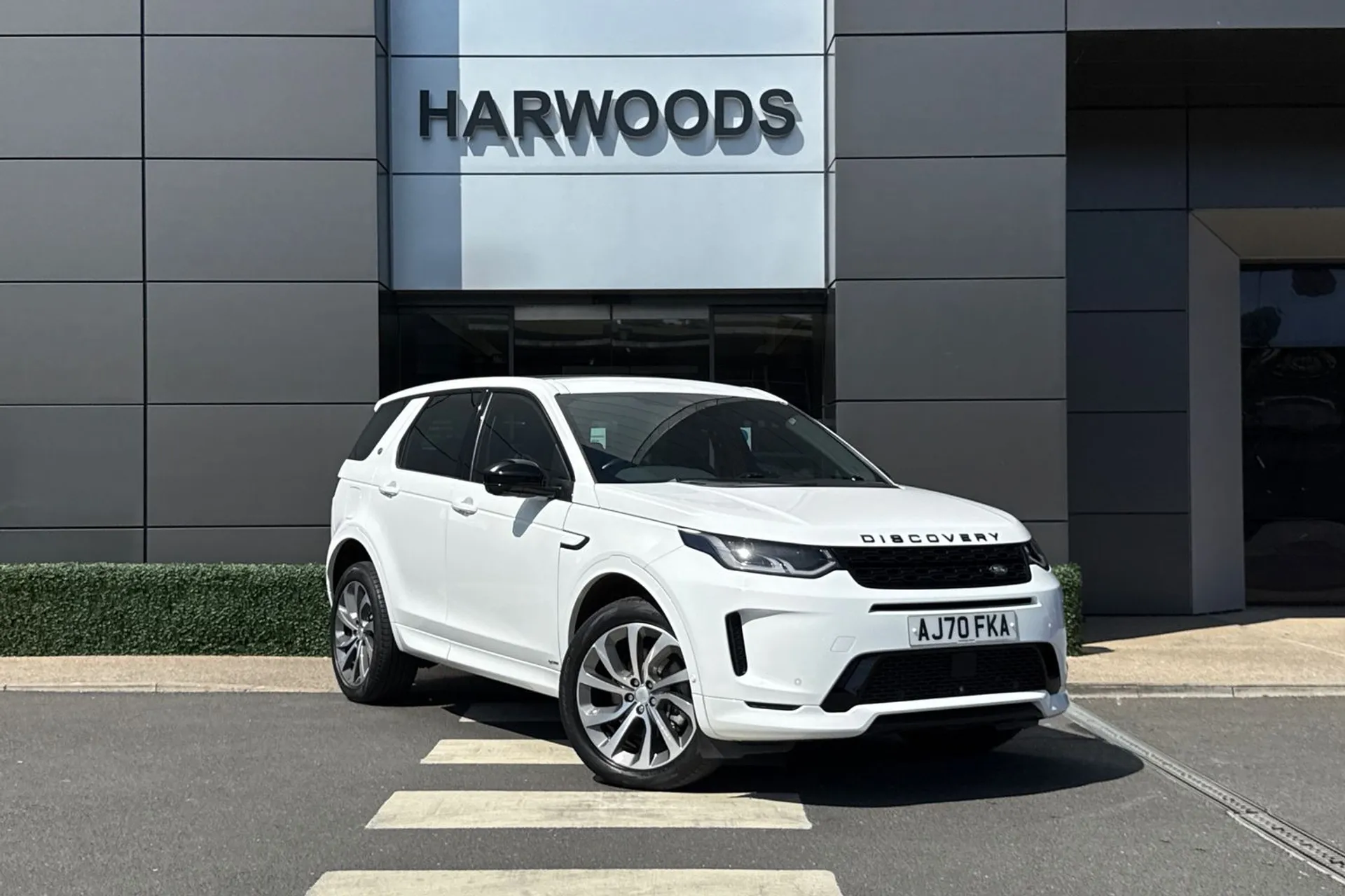 LAND ROVER DISCOVERY SPORT focused image