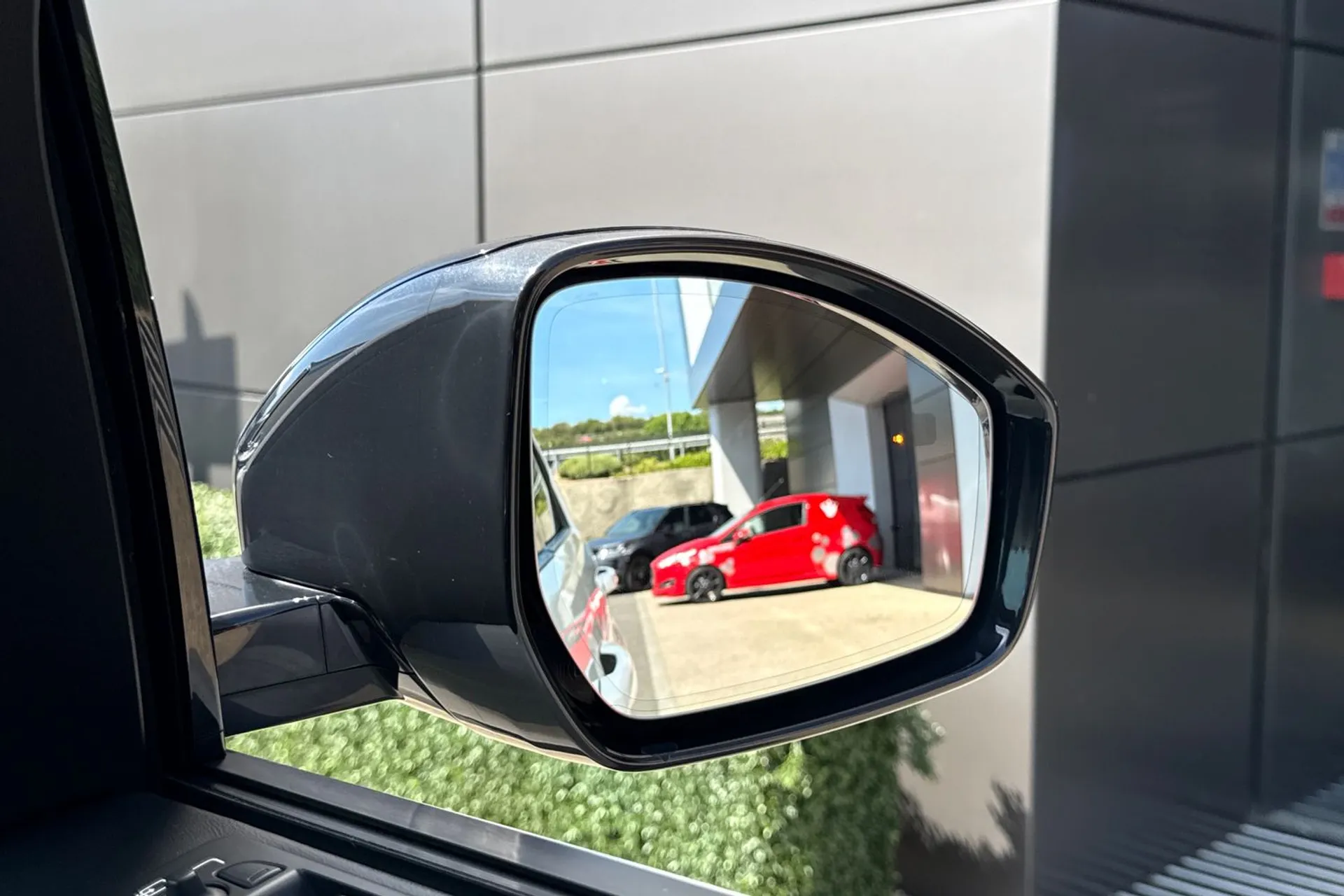 LAND ROVER DISCOVERY SPORT thumbnail image number 9