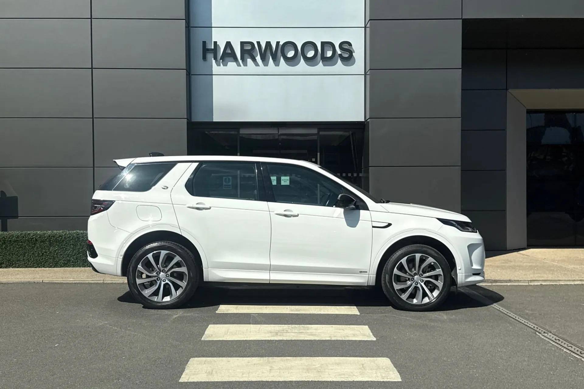 LAND ROVER DISCOVERY SPORT thumbnail image number 2
