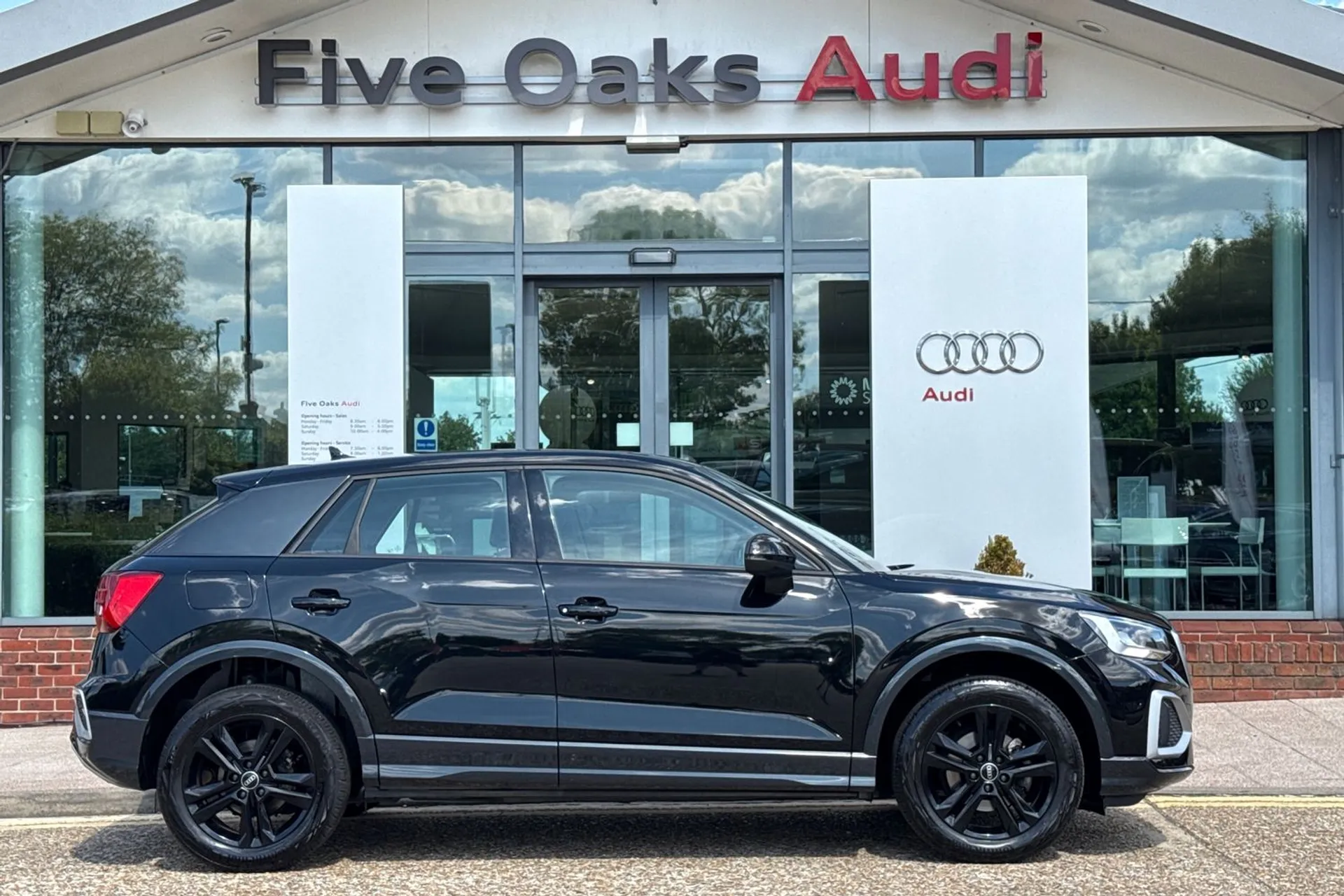 Audi Q2 thumbnail image number 2