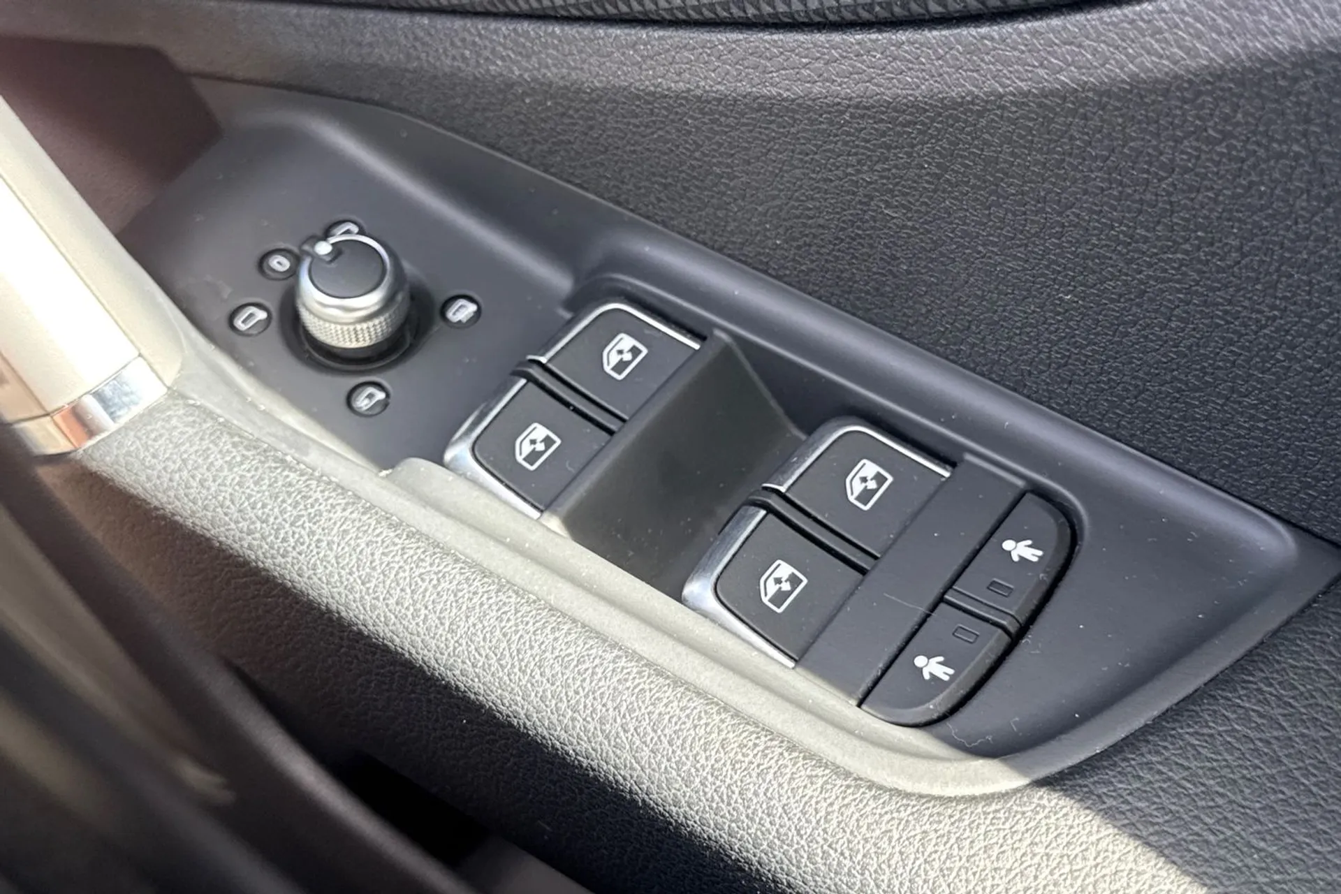 Audi Q2 thumbnail image number 17