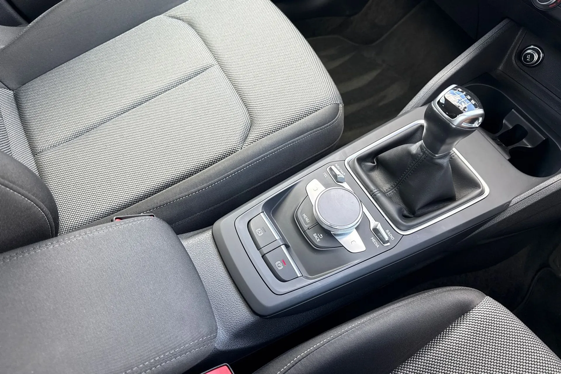 Audi Q2 thumbnail image number 33