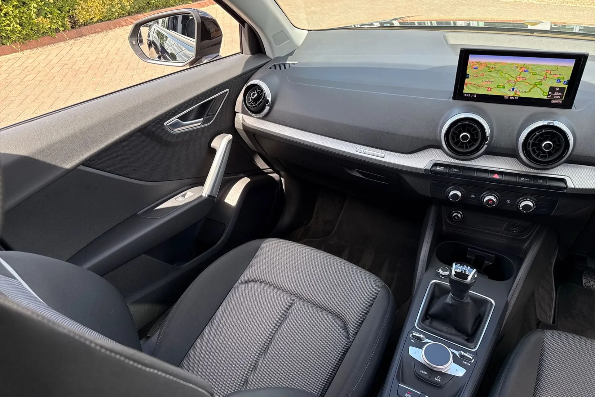 Audi Q2 thumbnail image number 32