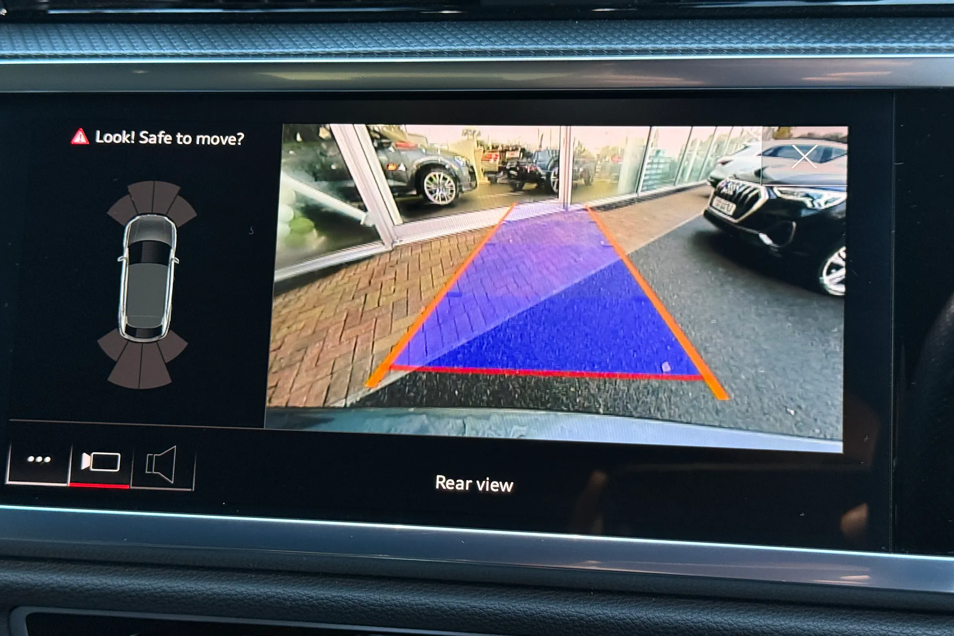 Audi Q3 thumbnail image number 5