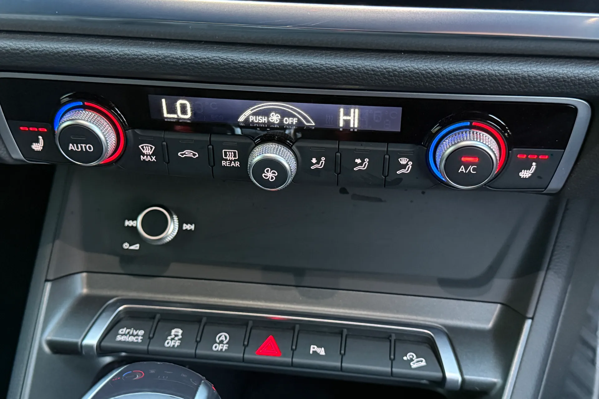 Audi Q3 thumbnail image number 44