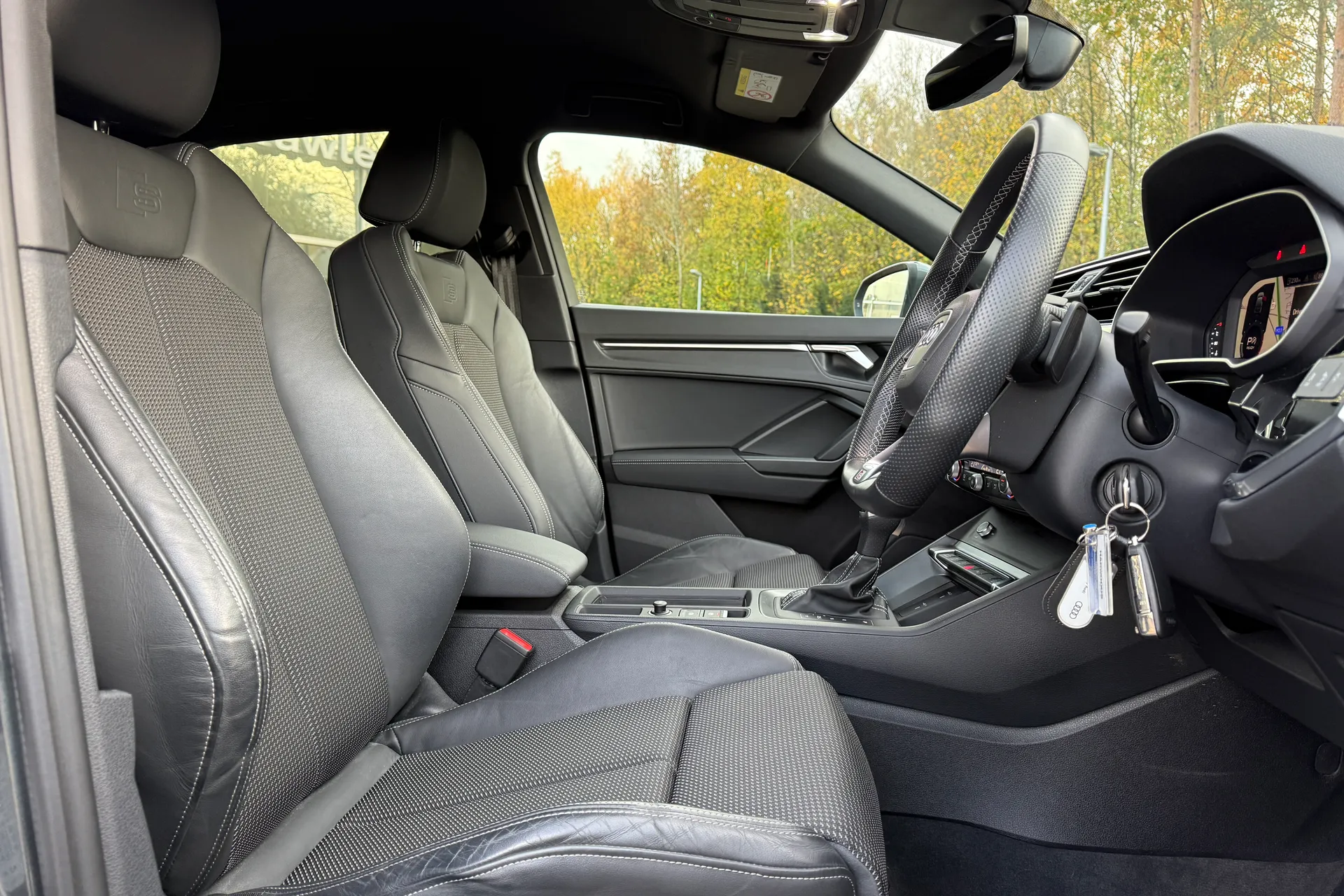 Audi Q3 thumbnail image number 12