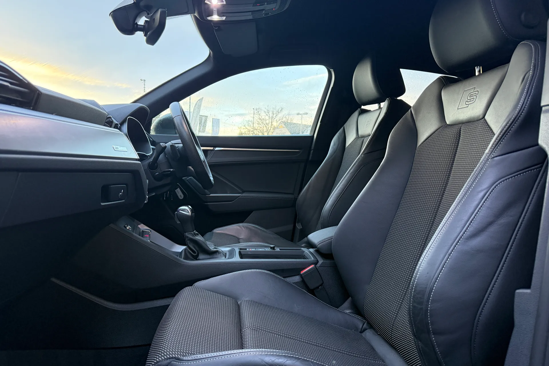 Audi Q3 thumbnail image number 18