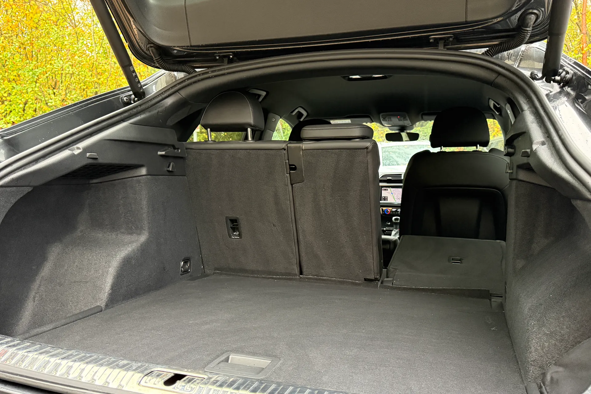 Audi Q3 thumbnail image number 36