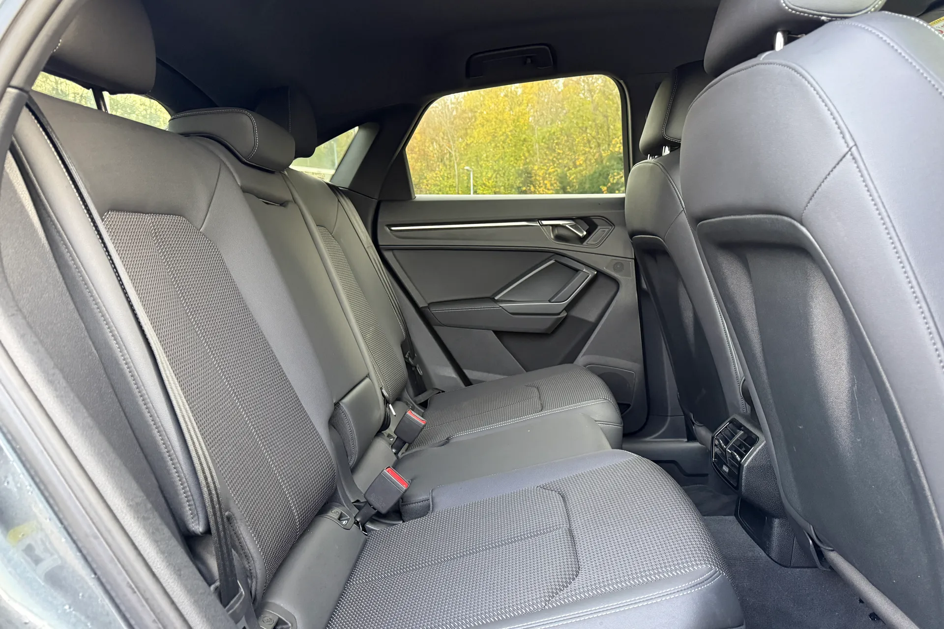 Audi Q3 thumbnail image number 10