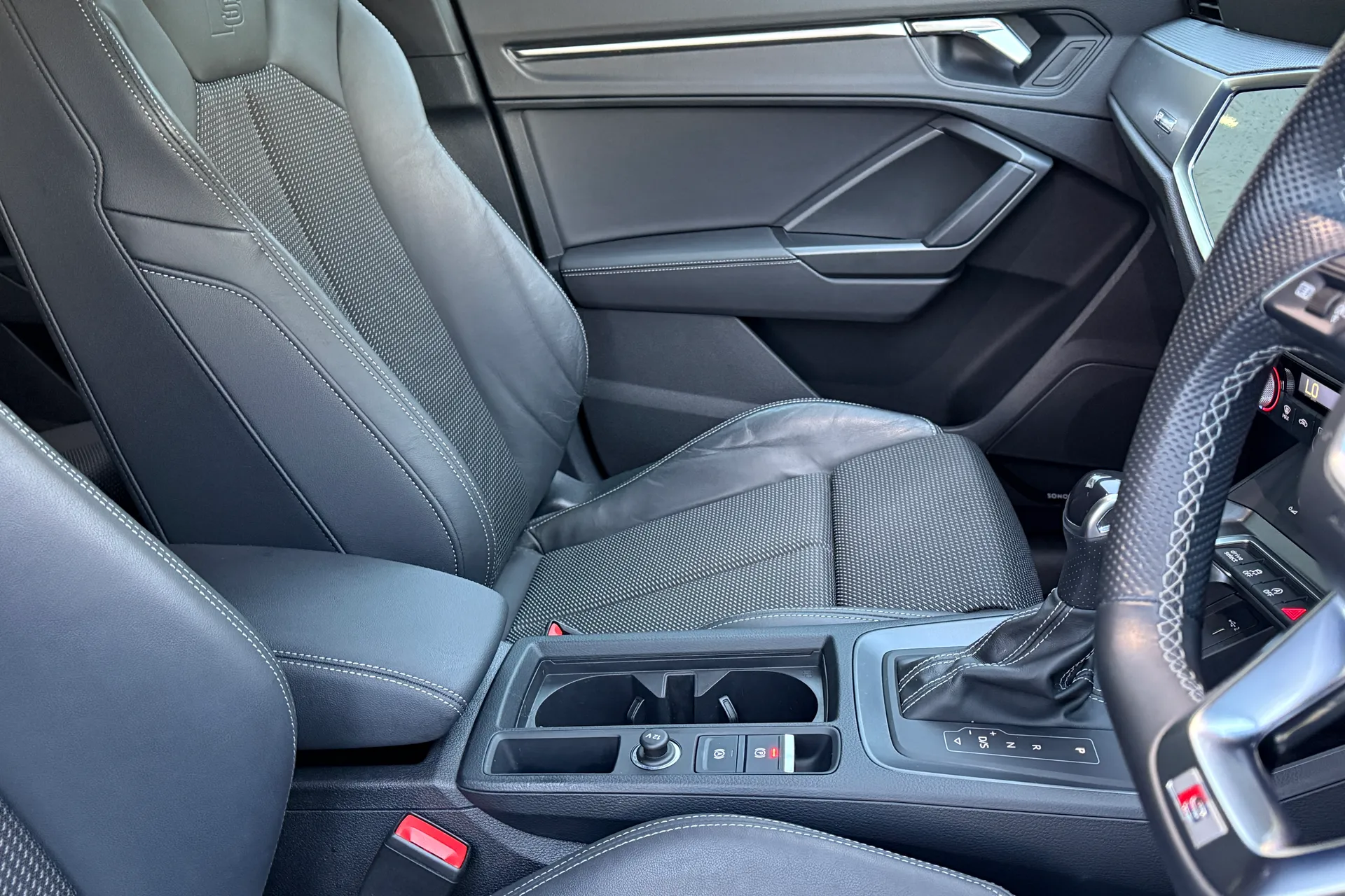 Audi Q3 thumbnail image number 41